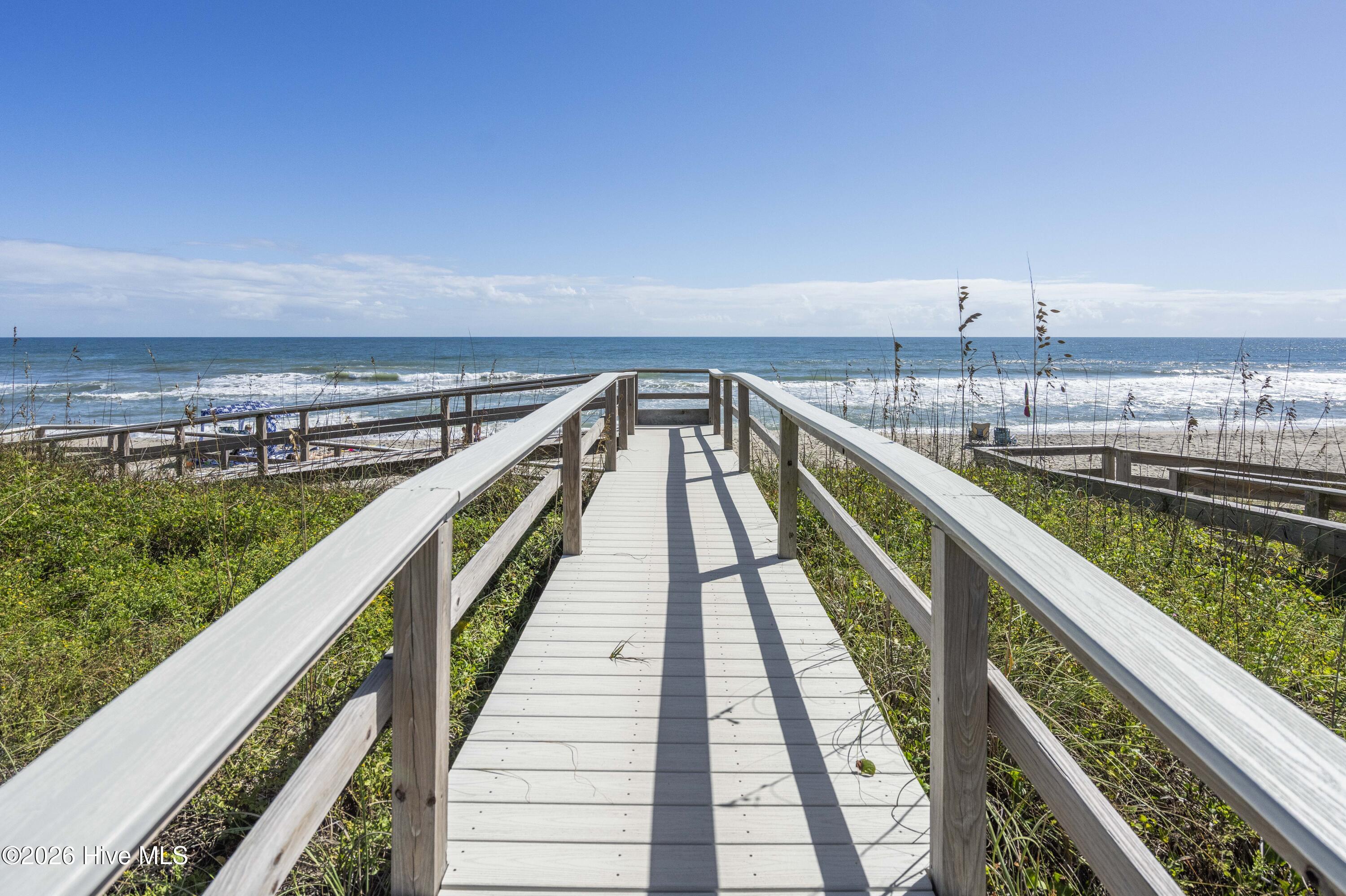 100550825 | Photo 66