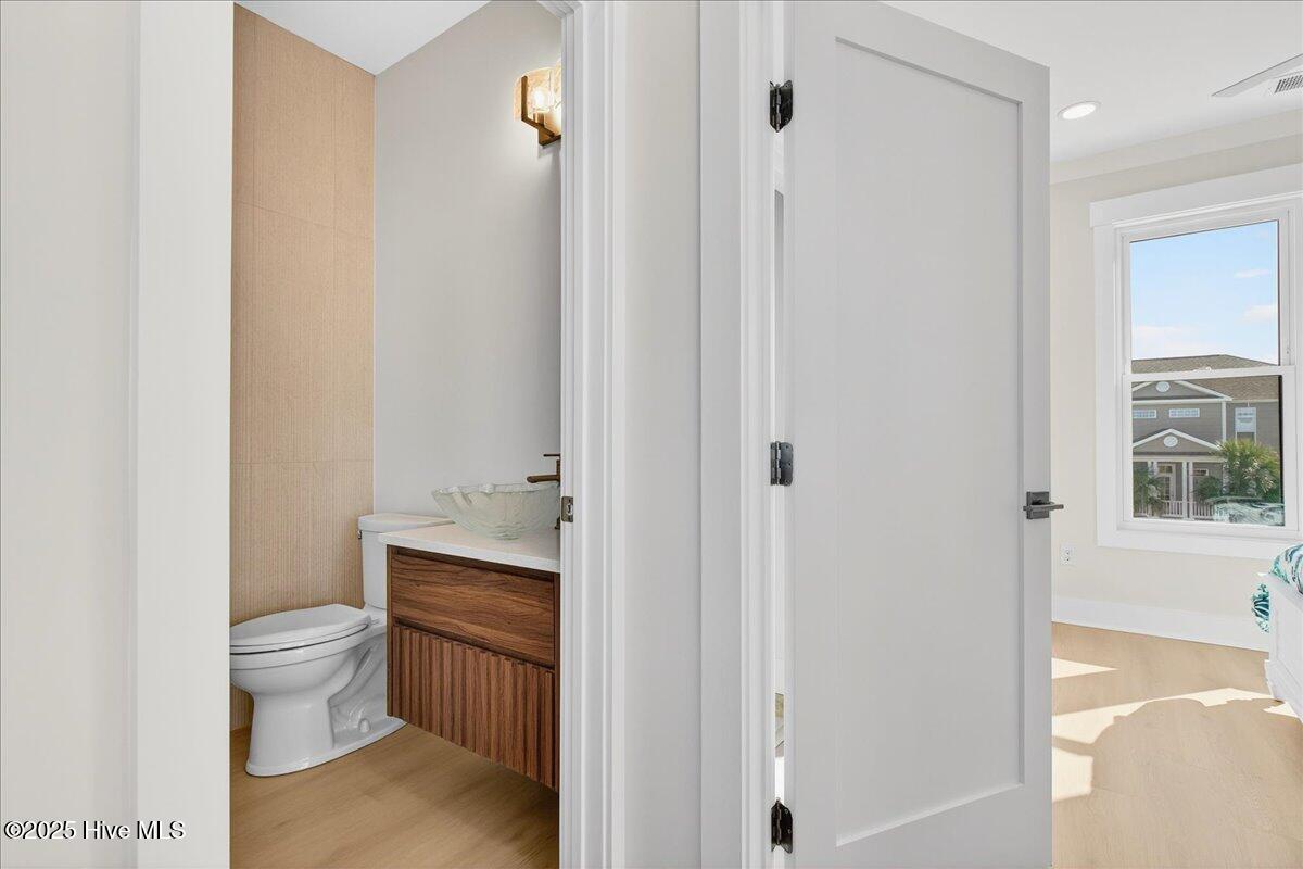 100542941 | Photo 48