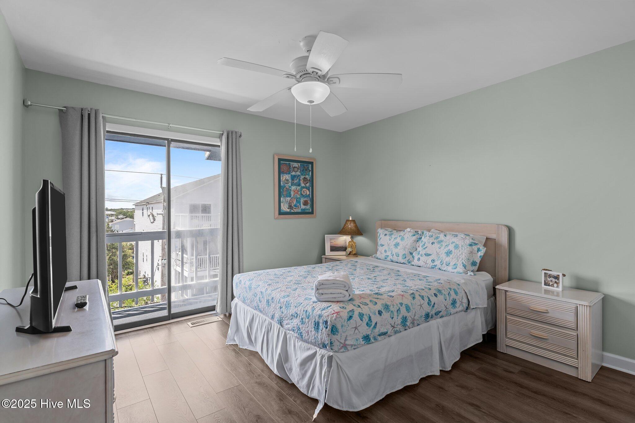 608 Carolina Beach Avenue N 3c, Carolina Beach, NC 28428 – photo 24: 11-web-or-mls-BTS06331