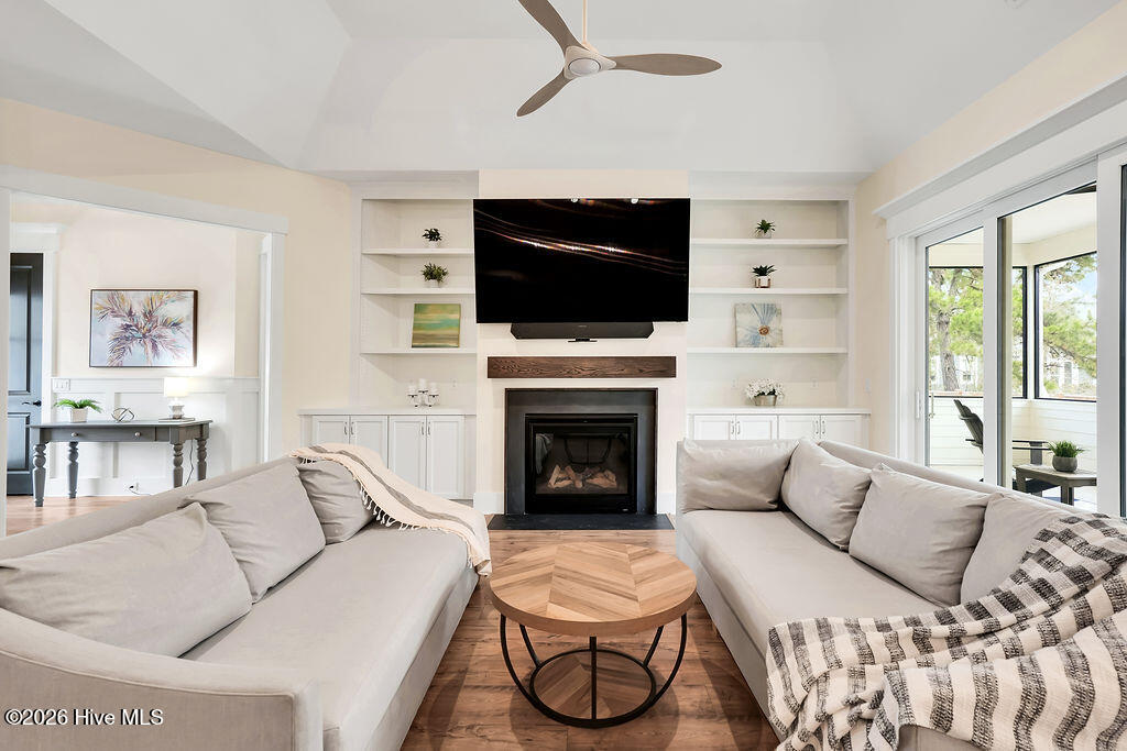 100564545 | Photo 11