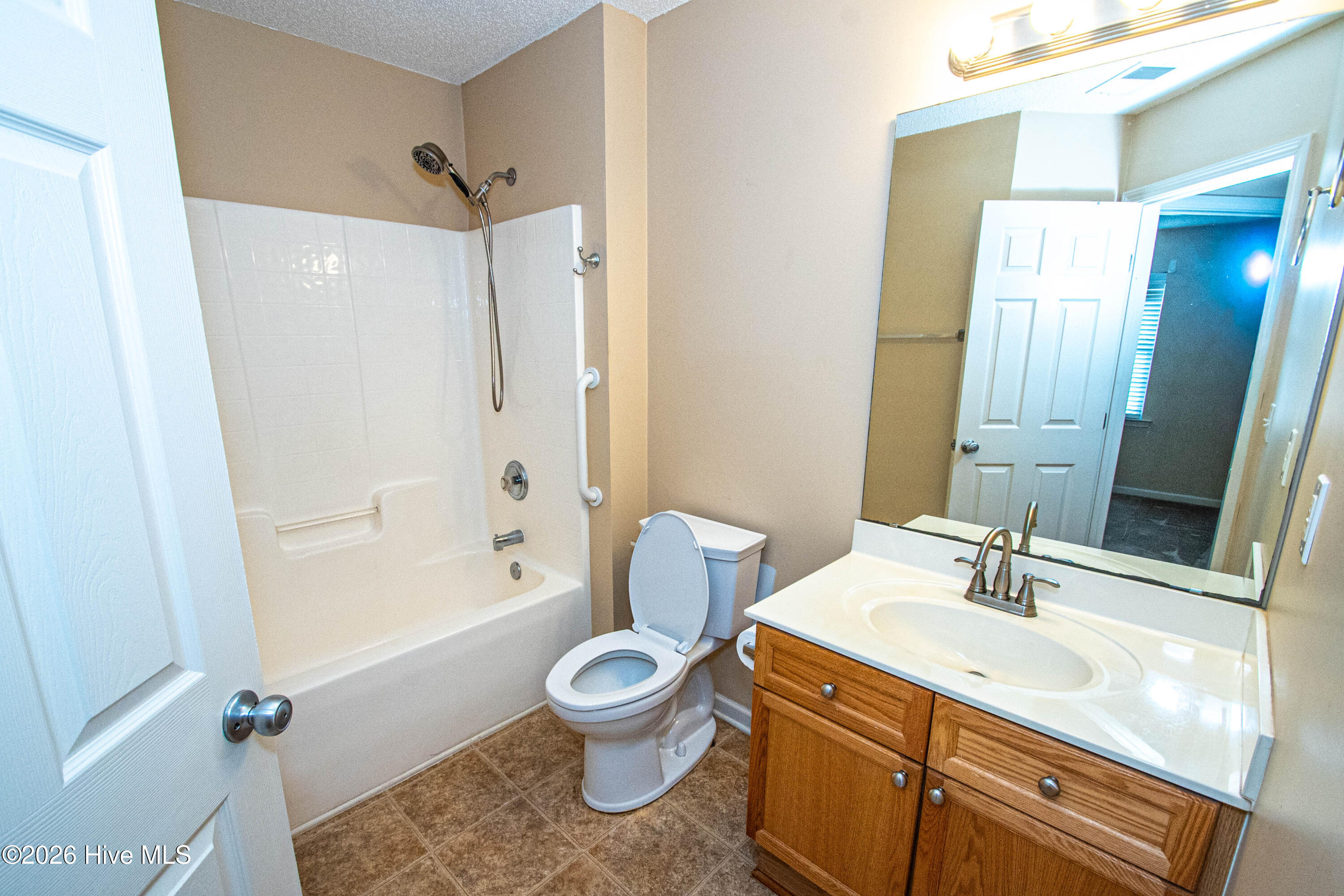 100567931 | Photo 34