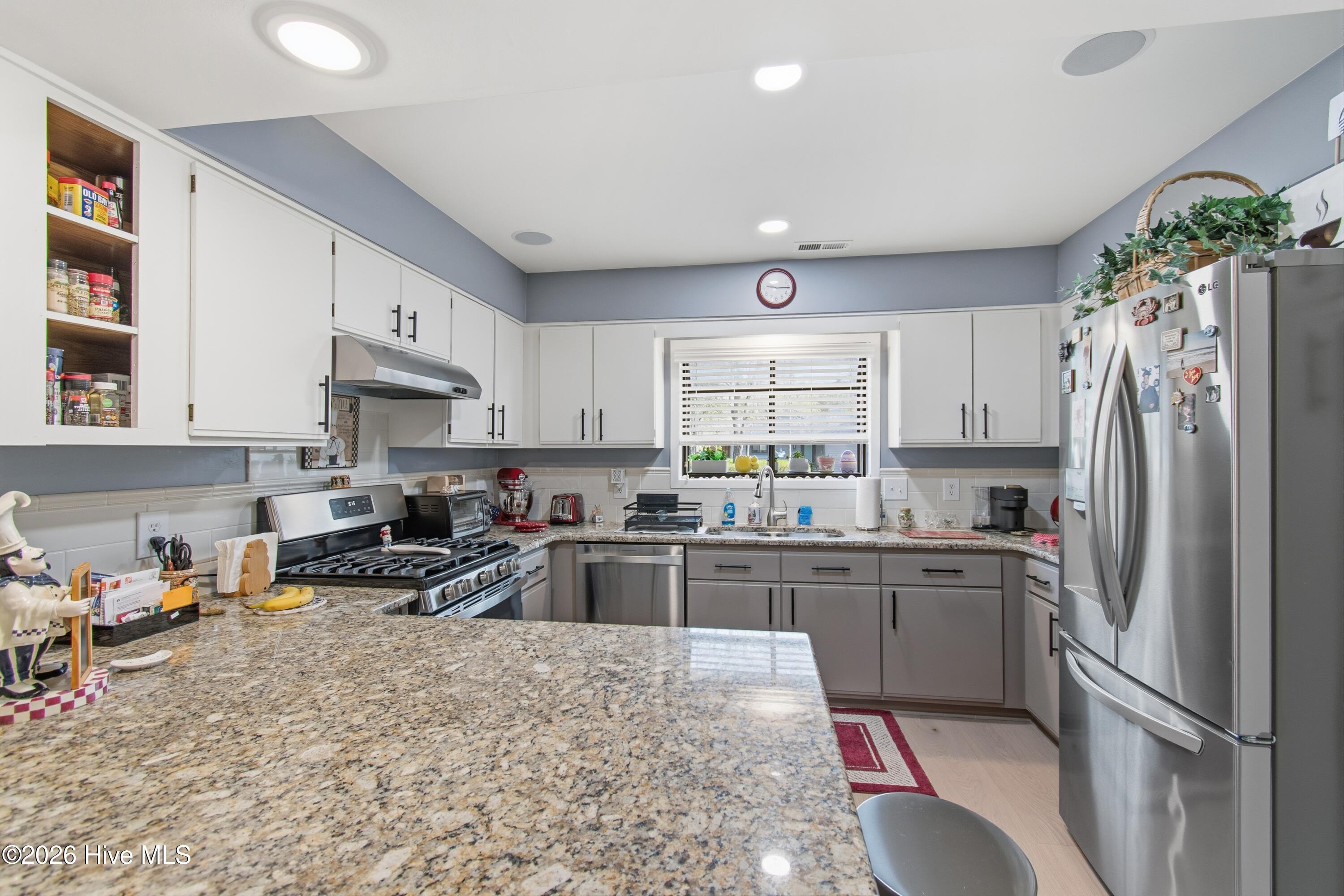 100558002 | Photo 12