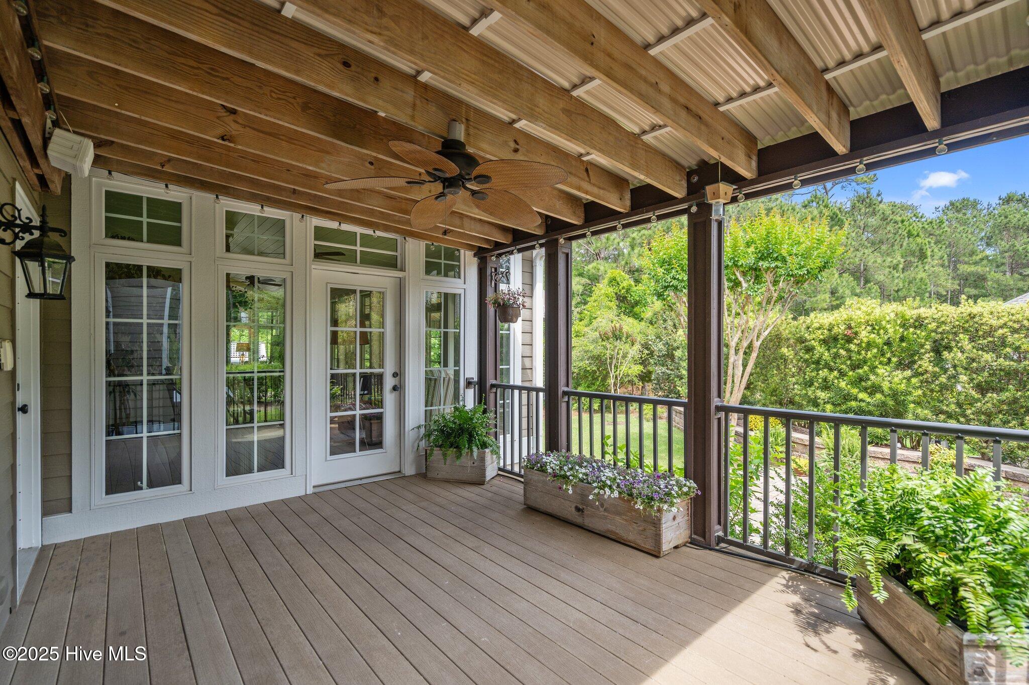 100565962 | Photo 70