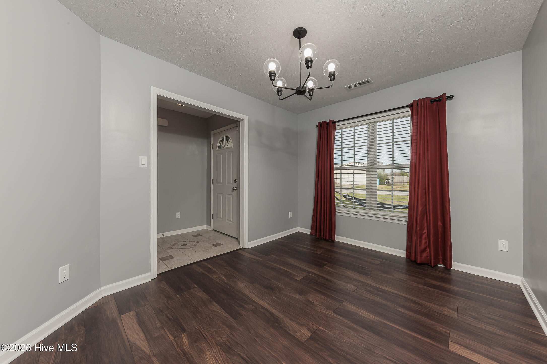 100561877 | Photo 17