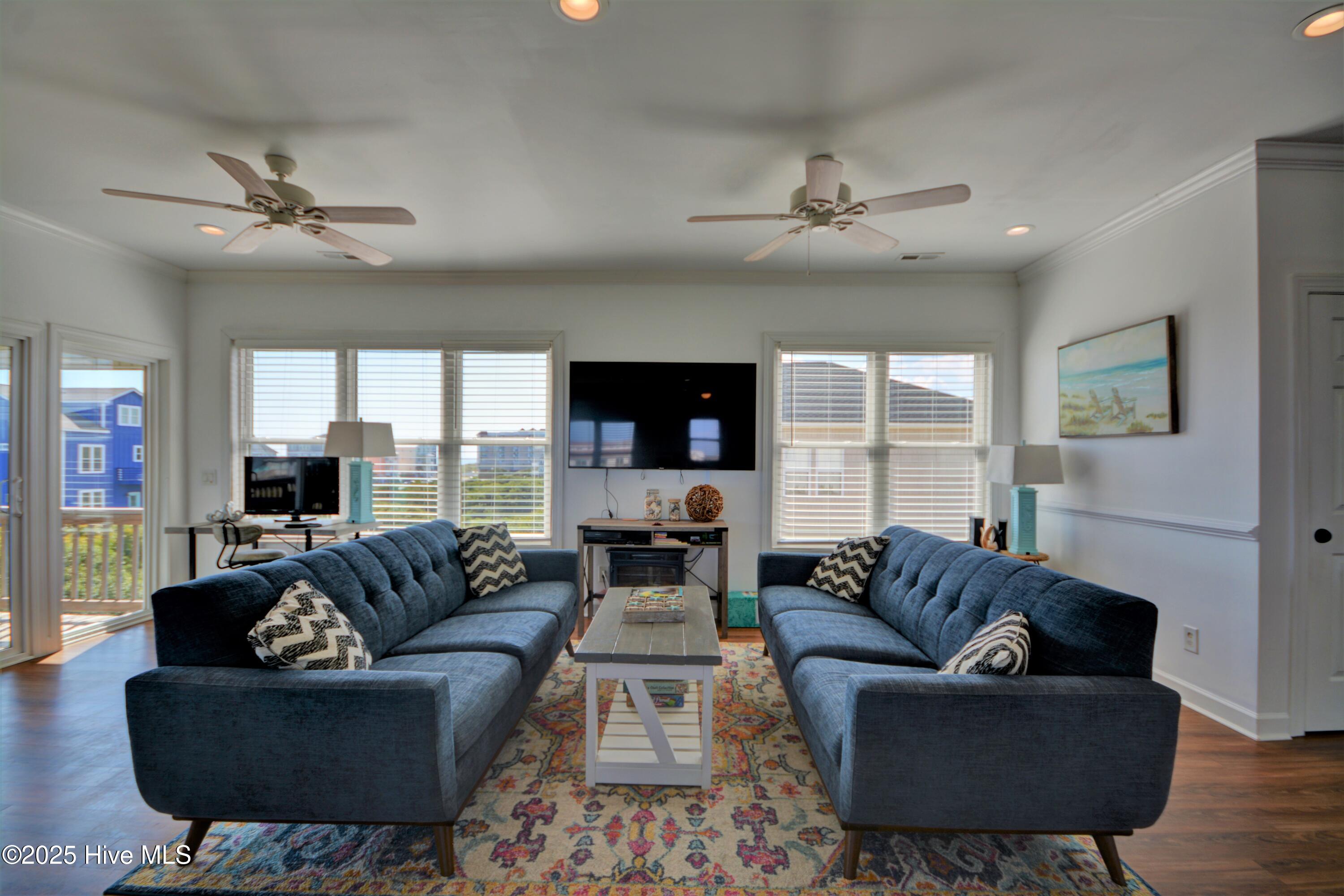 100518289 | Photo 11