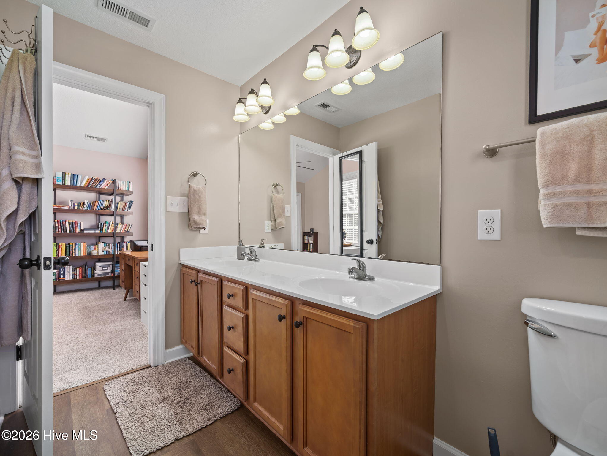 100569646 | Photo 34