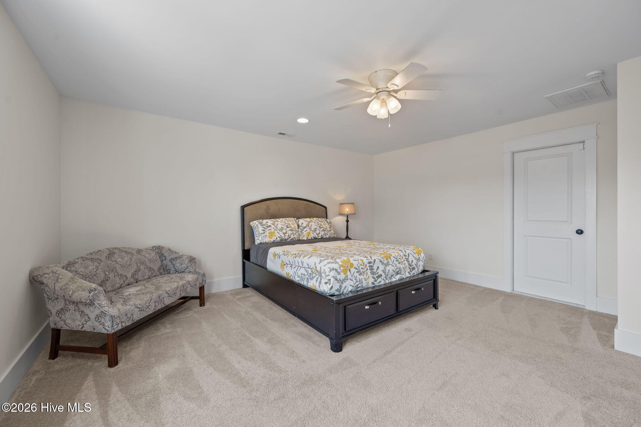 100562487 | Photo 40