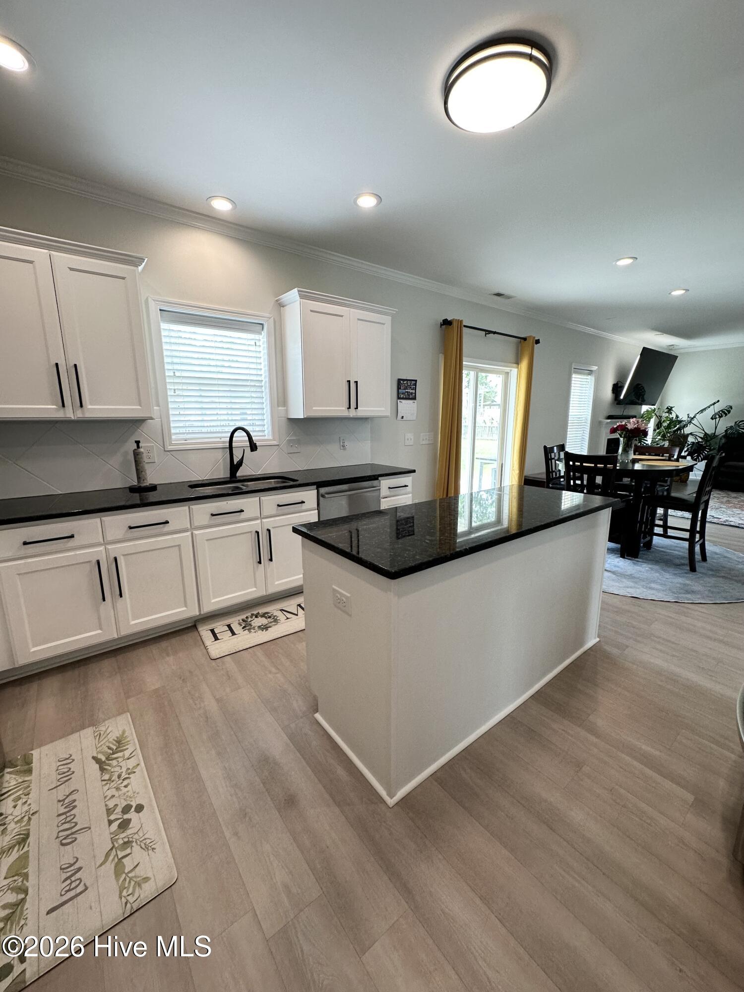 100563138 | Photo 59