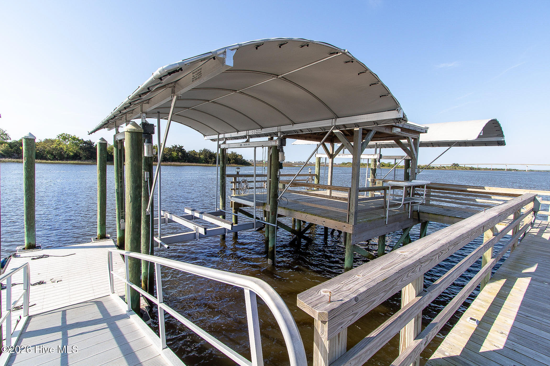 100568588 | Photo 11