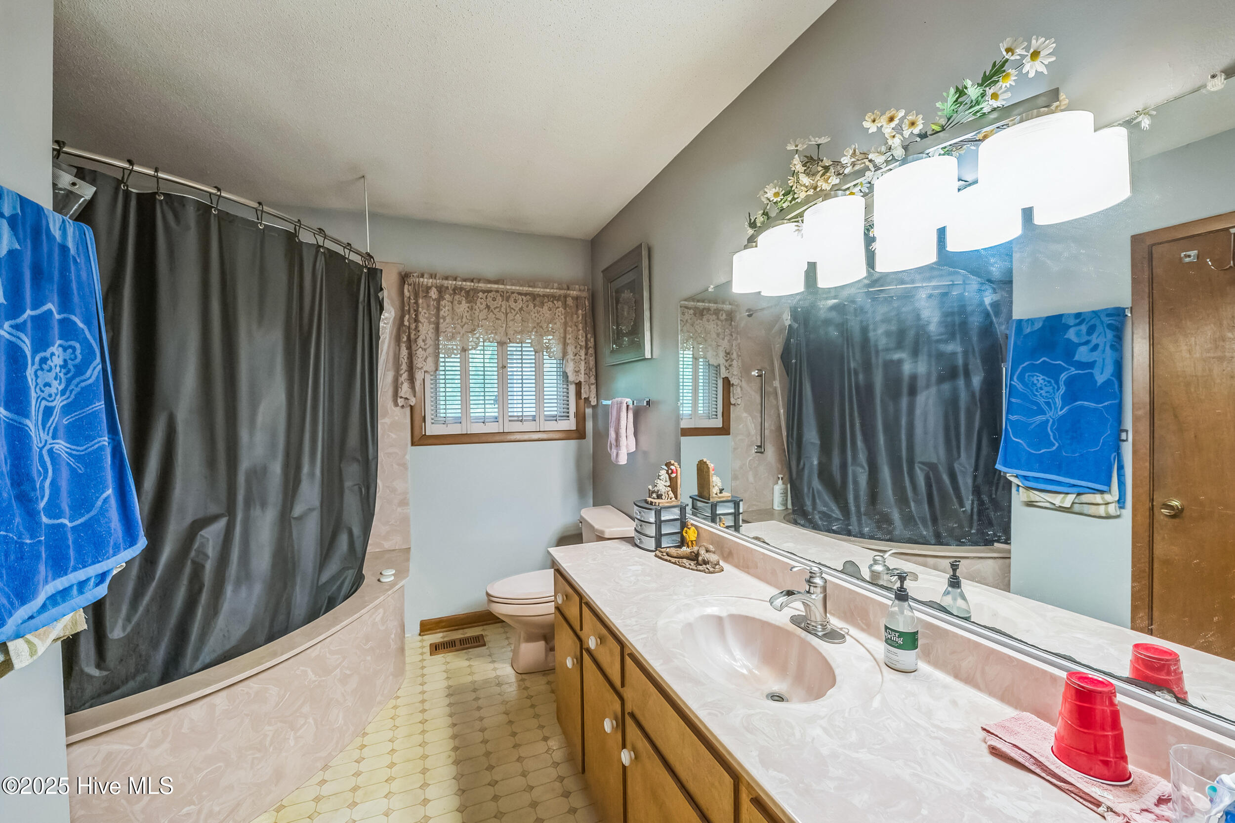 100507183 | Photo 21