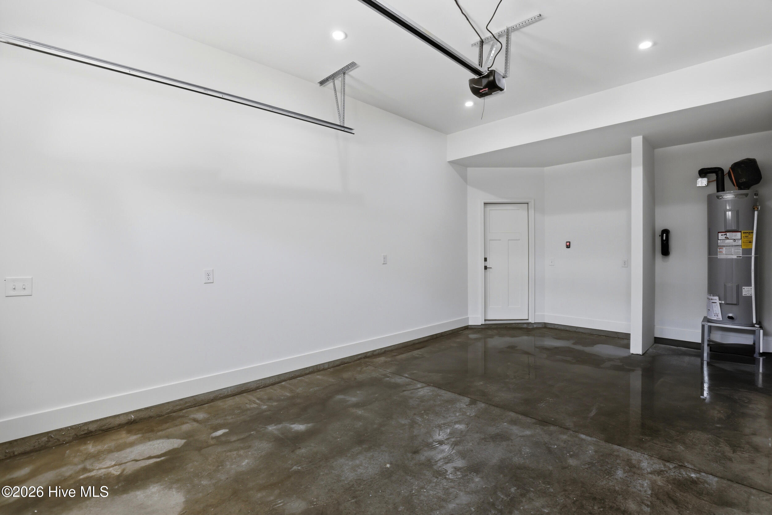 100562873 | Photo 27