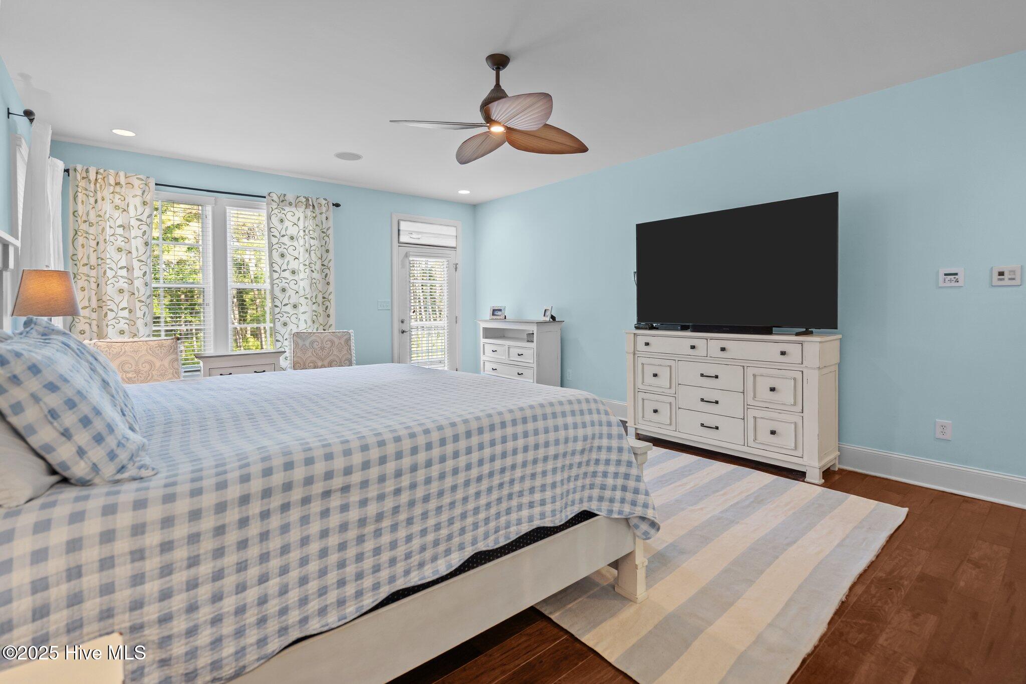 100513091 | Photo 33