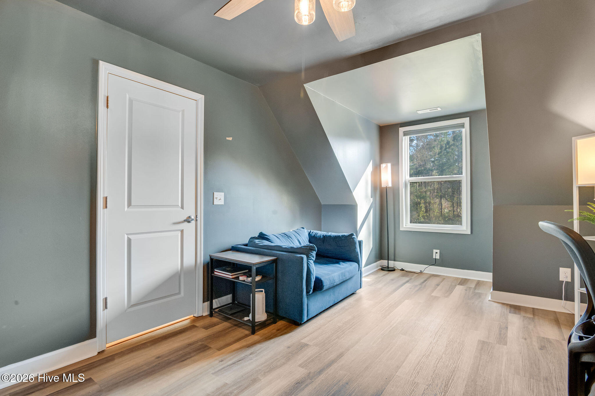 100559948 | Photo 26