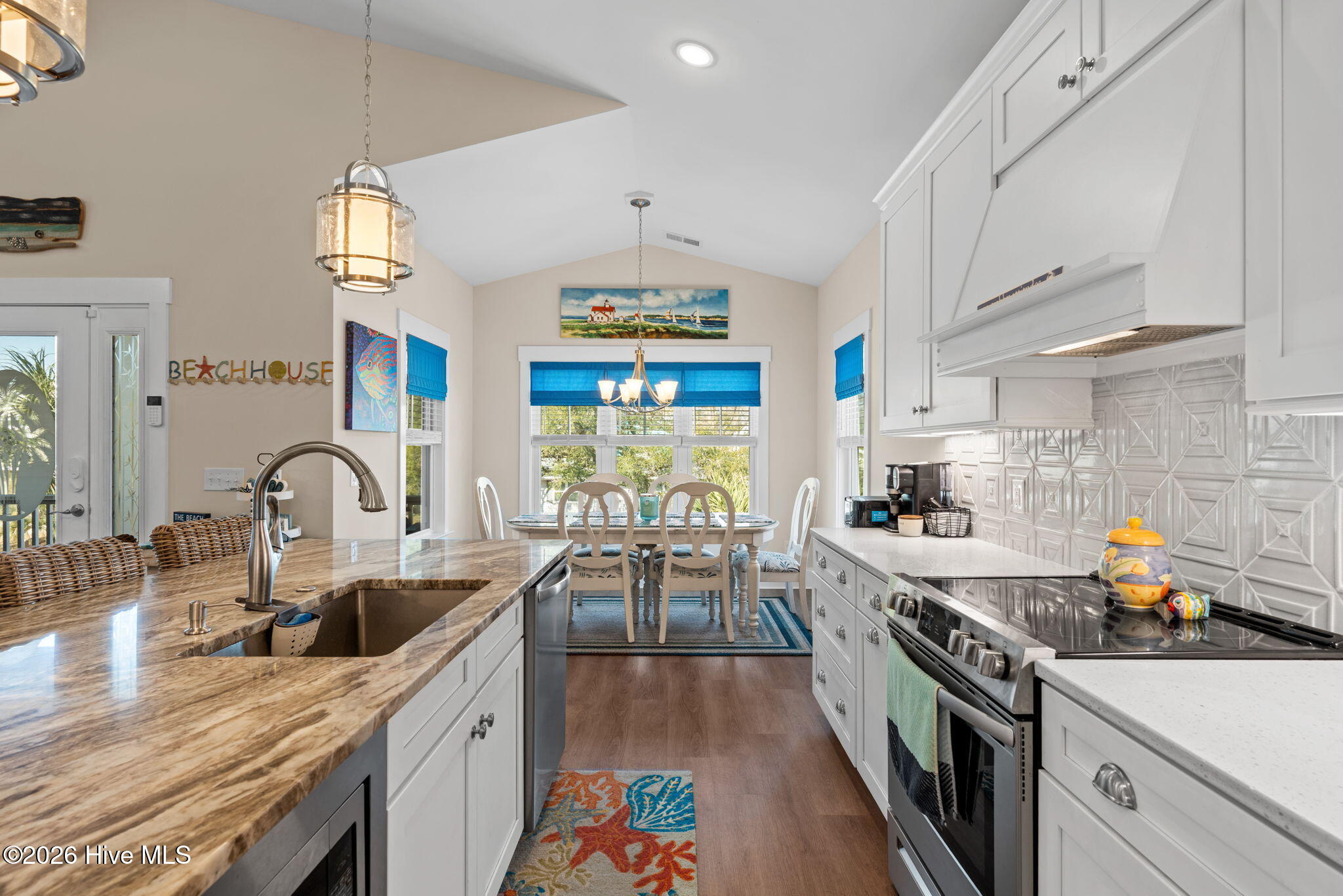 100563118 | Photo 10