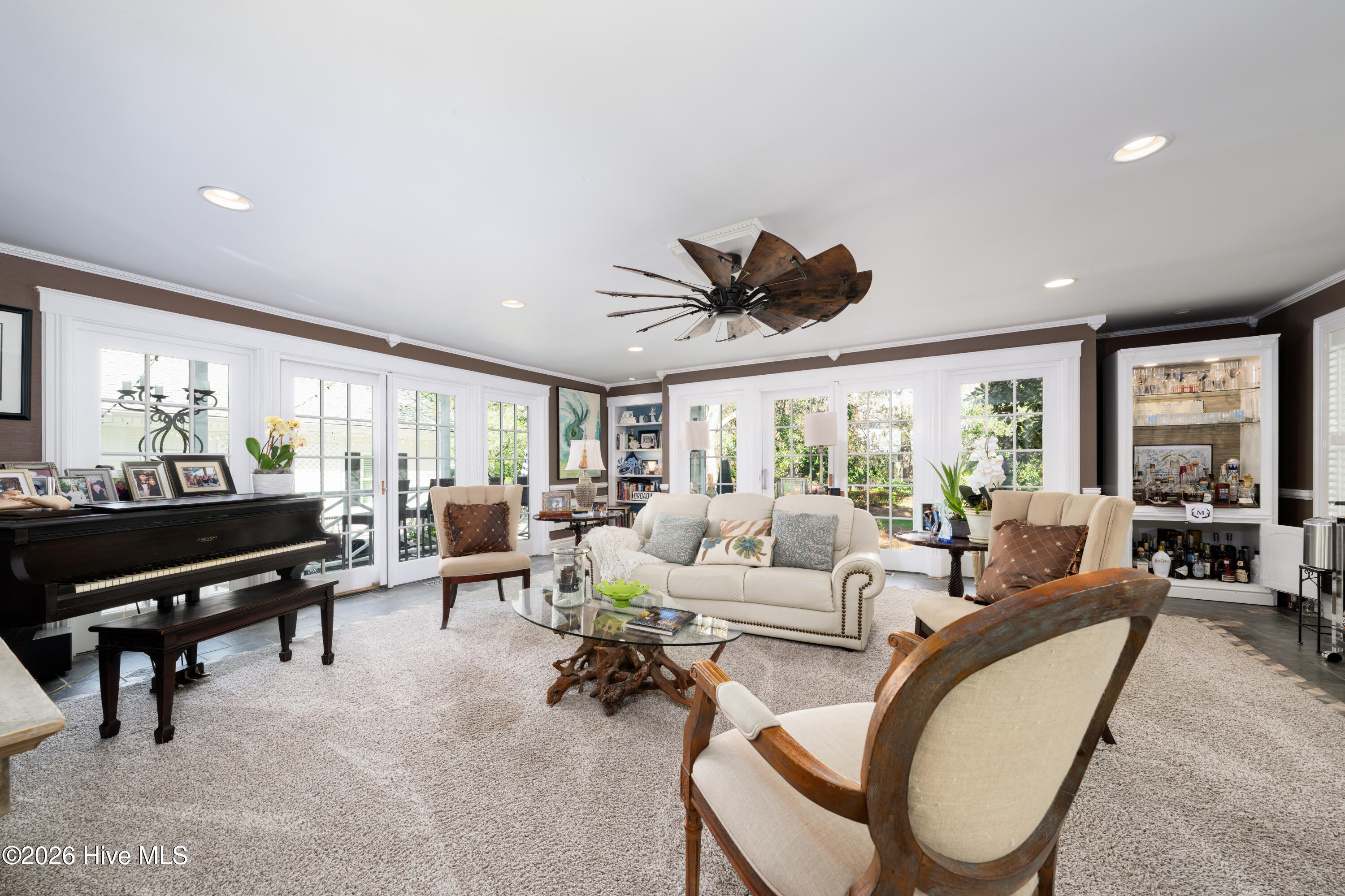 100565005 | Photo 23