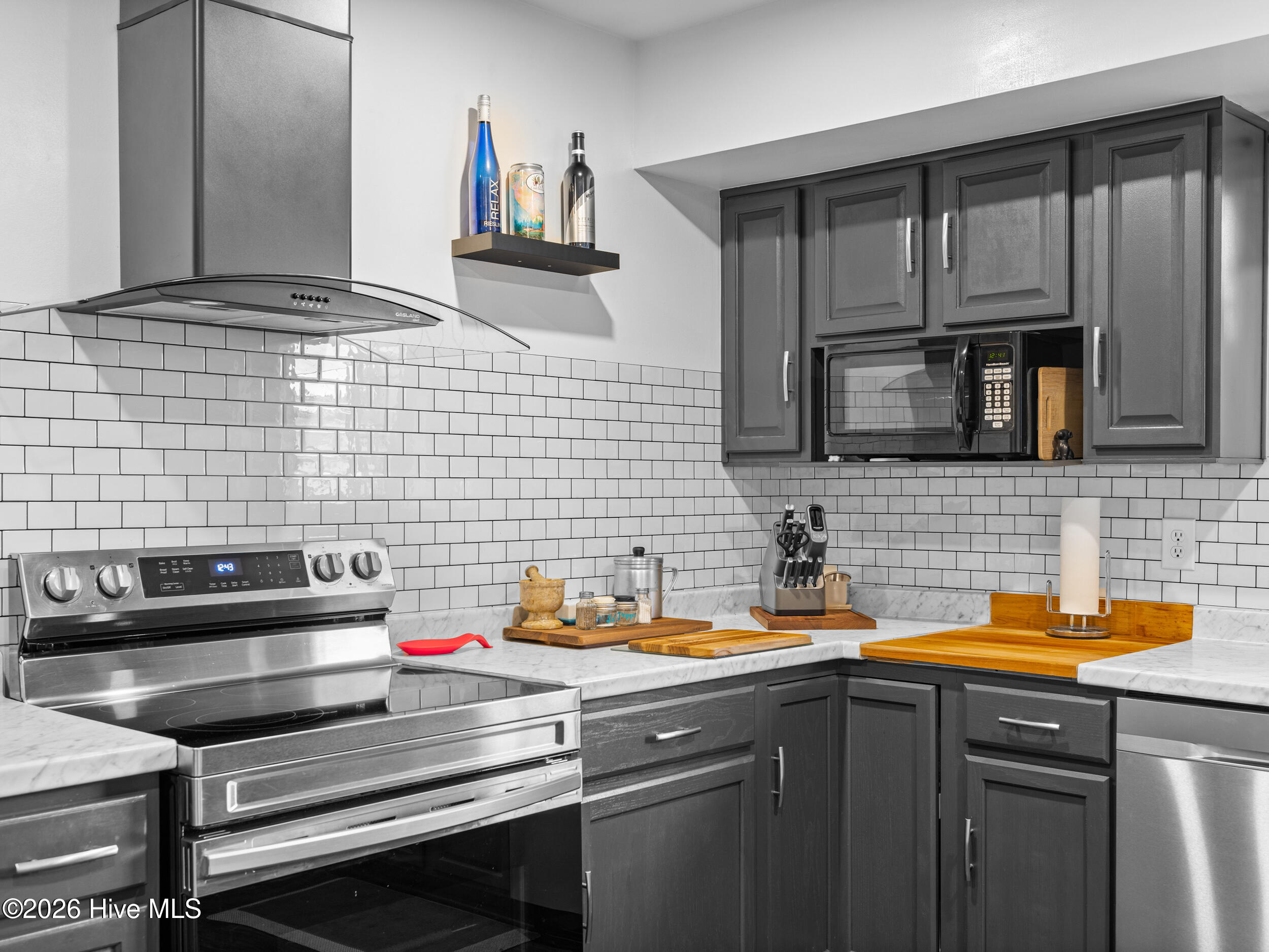 100556256 | Photo 14