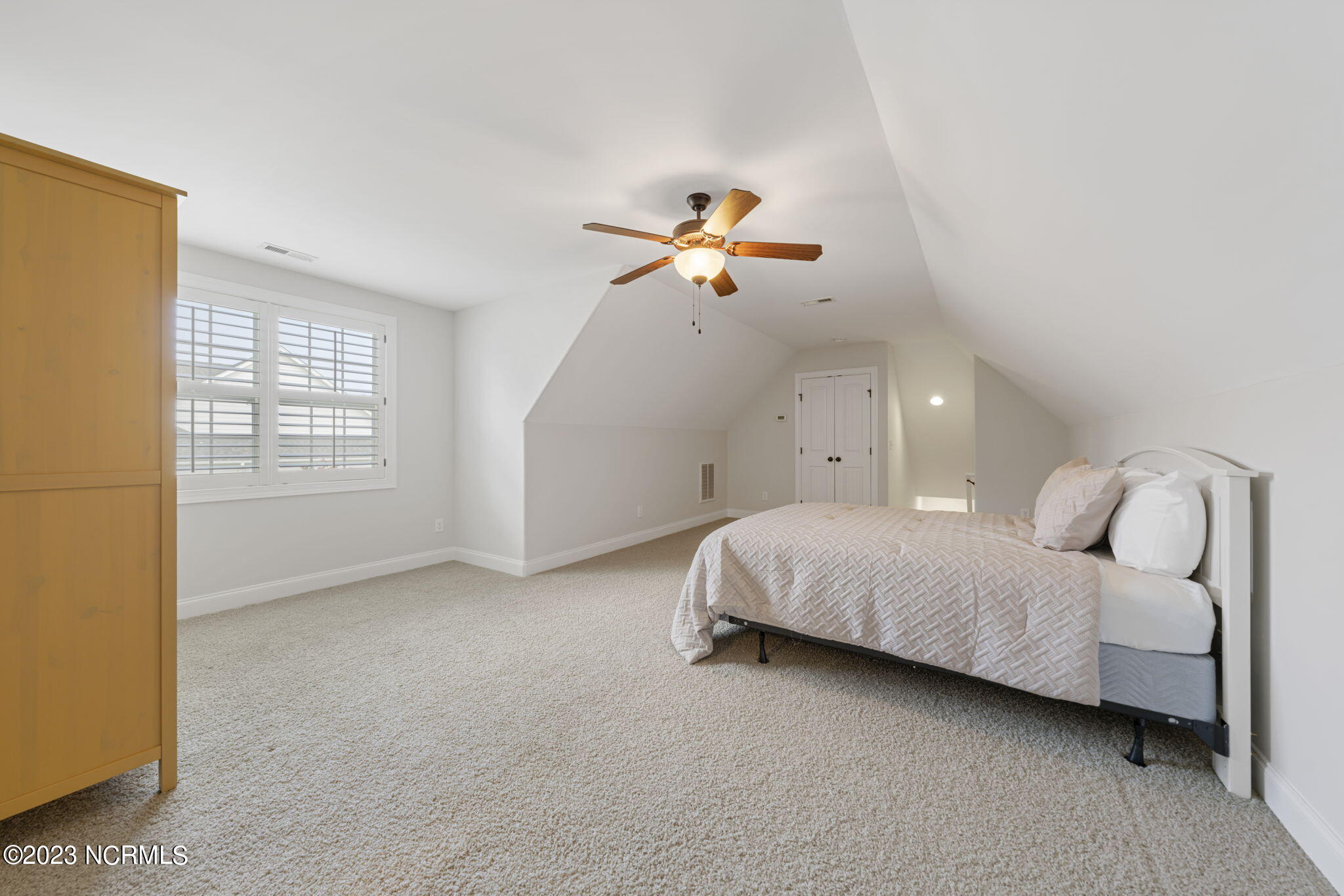 100553667 | Photo 43