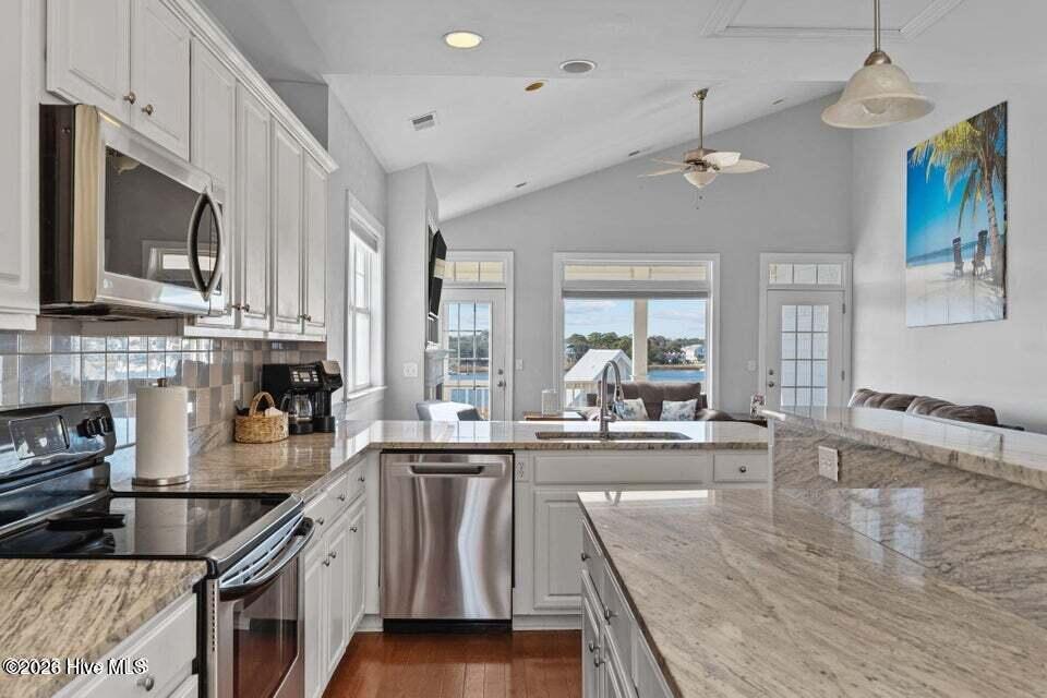 100570468 | Photo 20