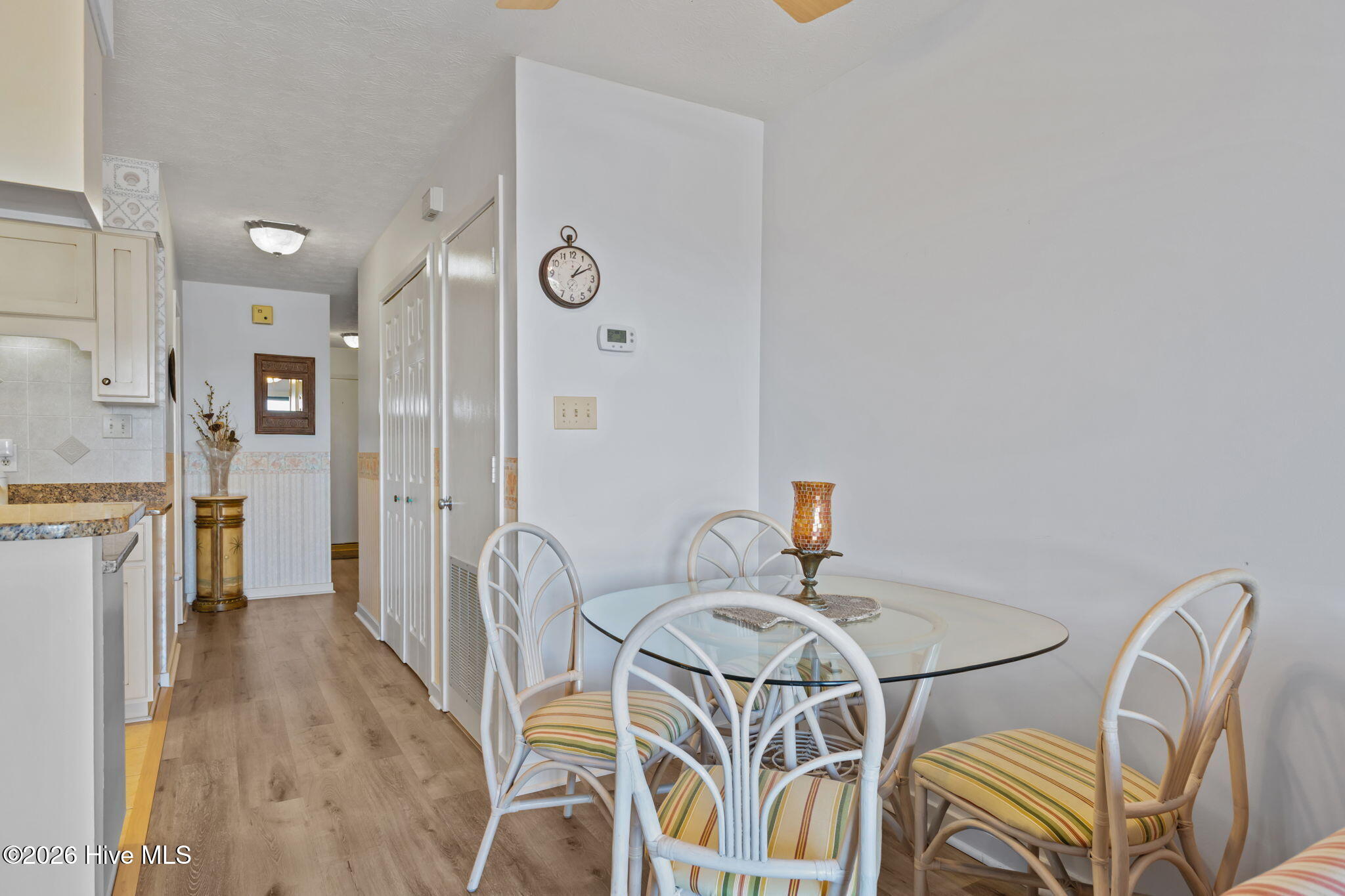 100516051 | Photo 10