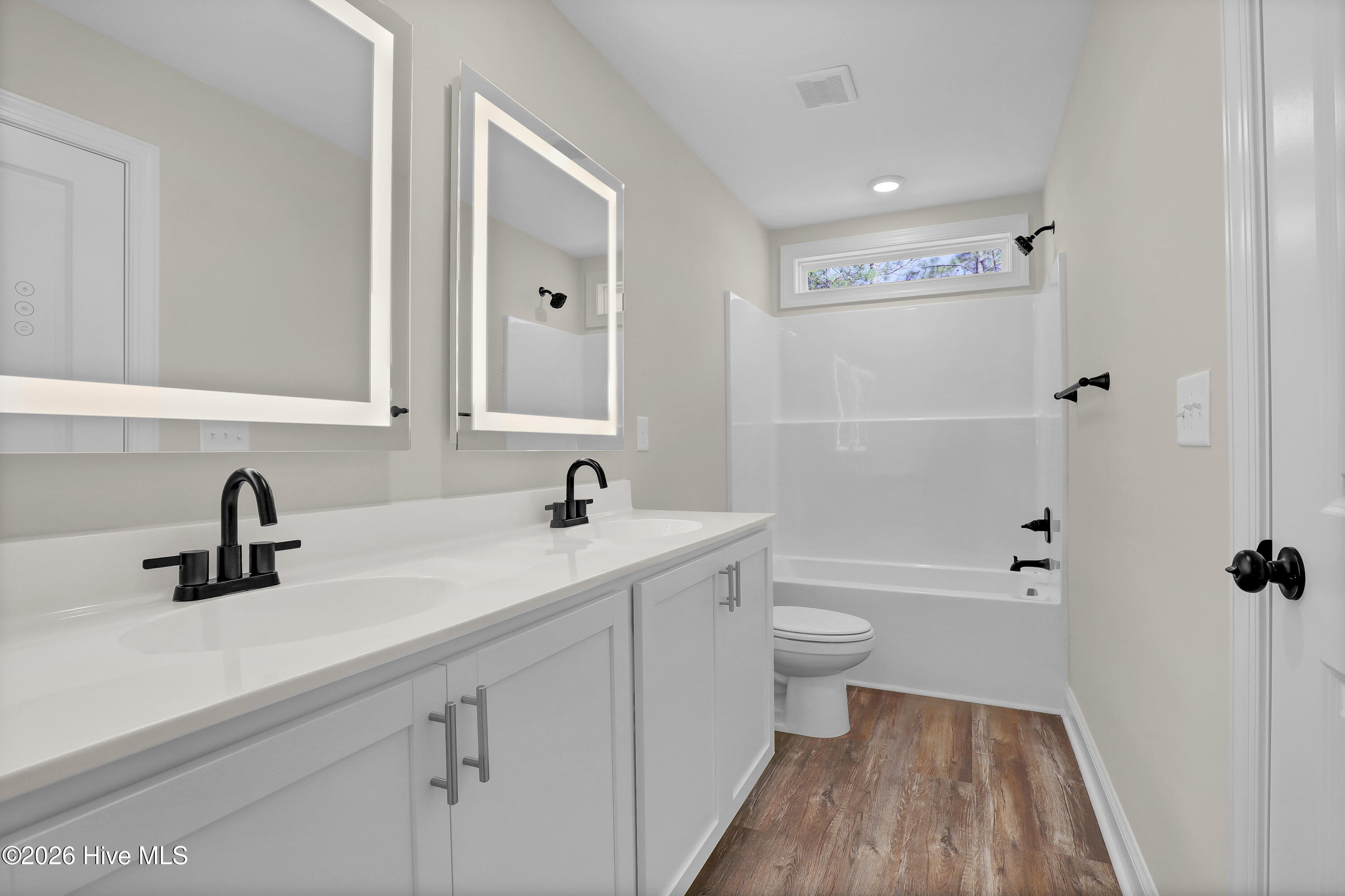 100537571 | Photo 23