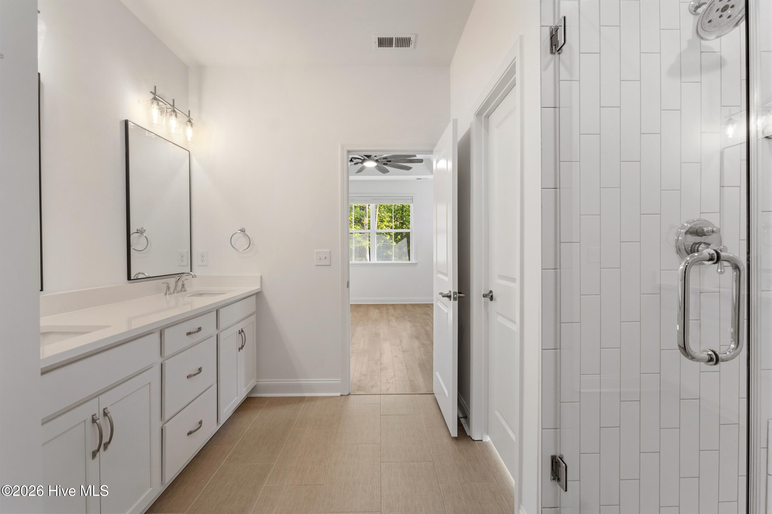 100567721 | Photo 29