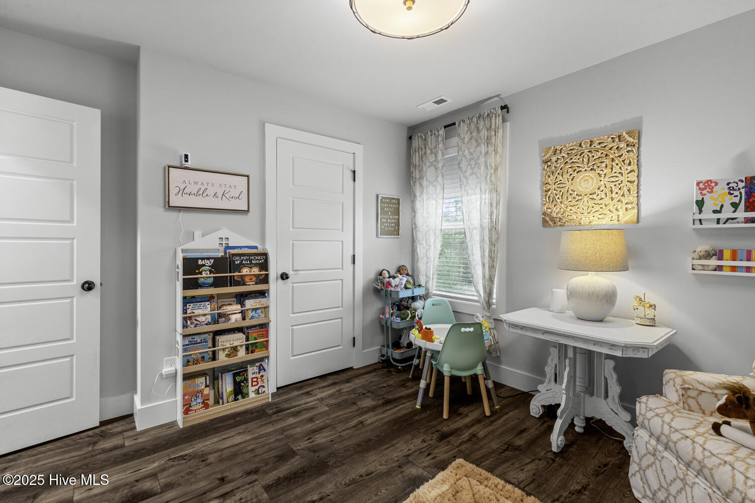 100543242 | Photo 33