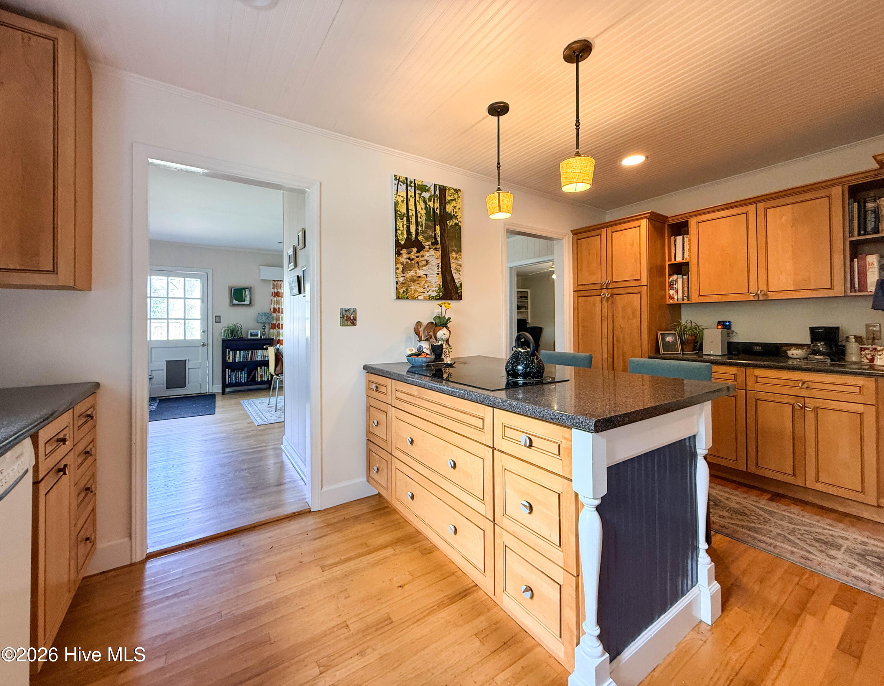 100560298 | Photo 19