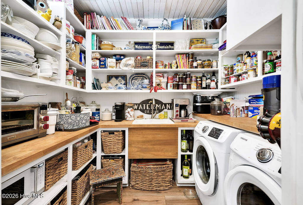 100560144 | Photo 15