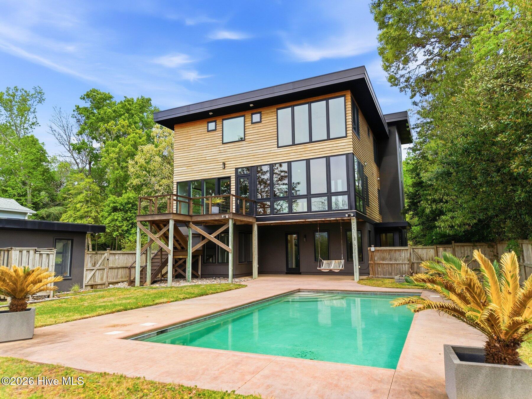 100566694 | Photo 55