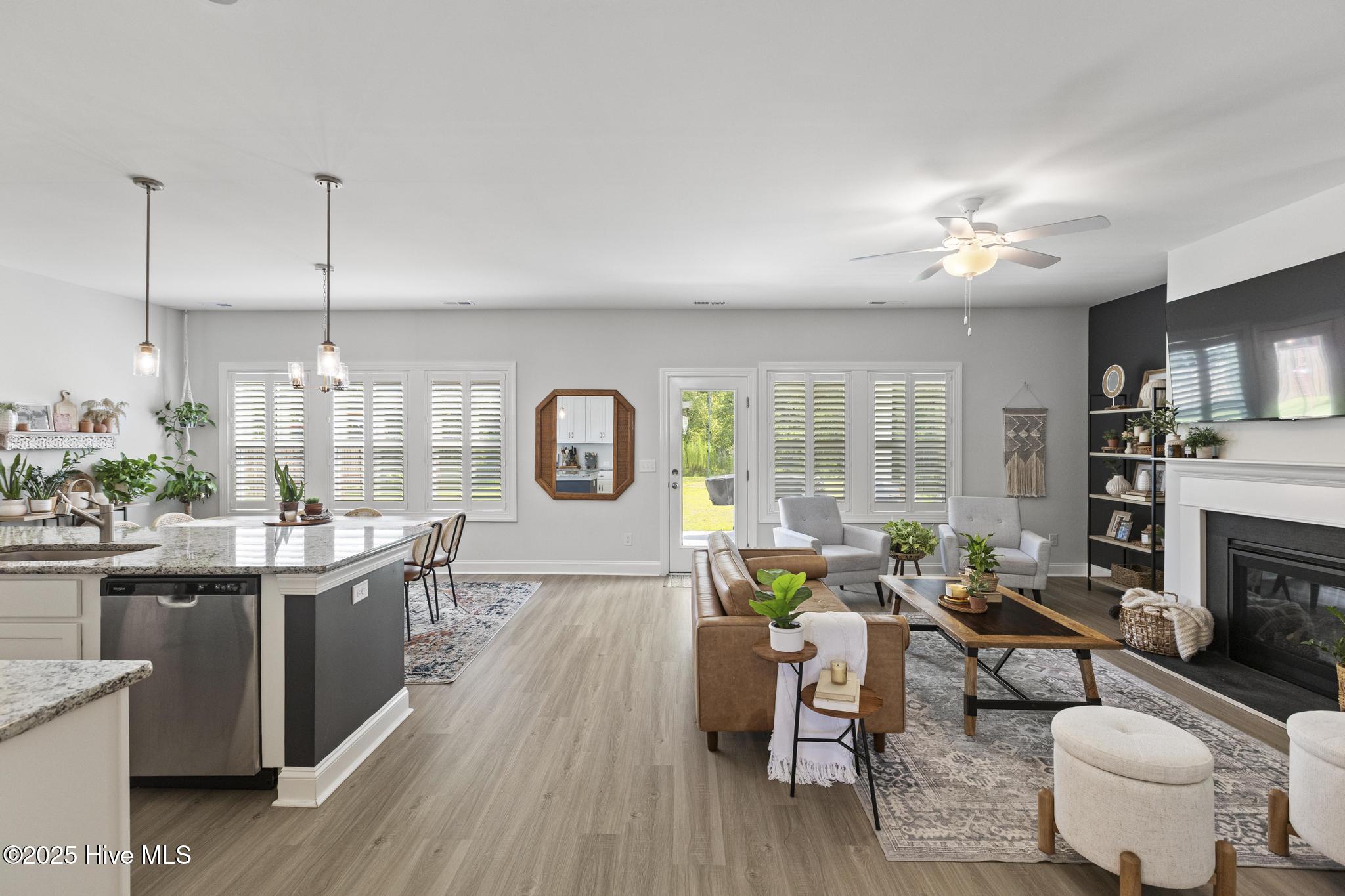 100516290 | Photo 15