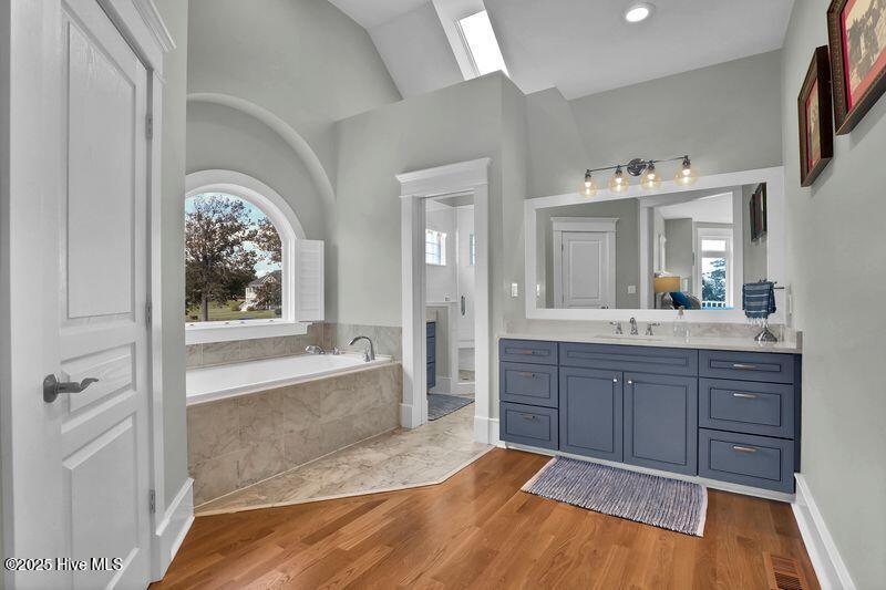 100533910 | Photo 17