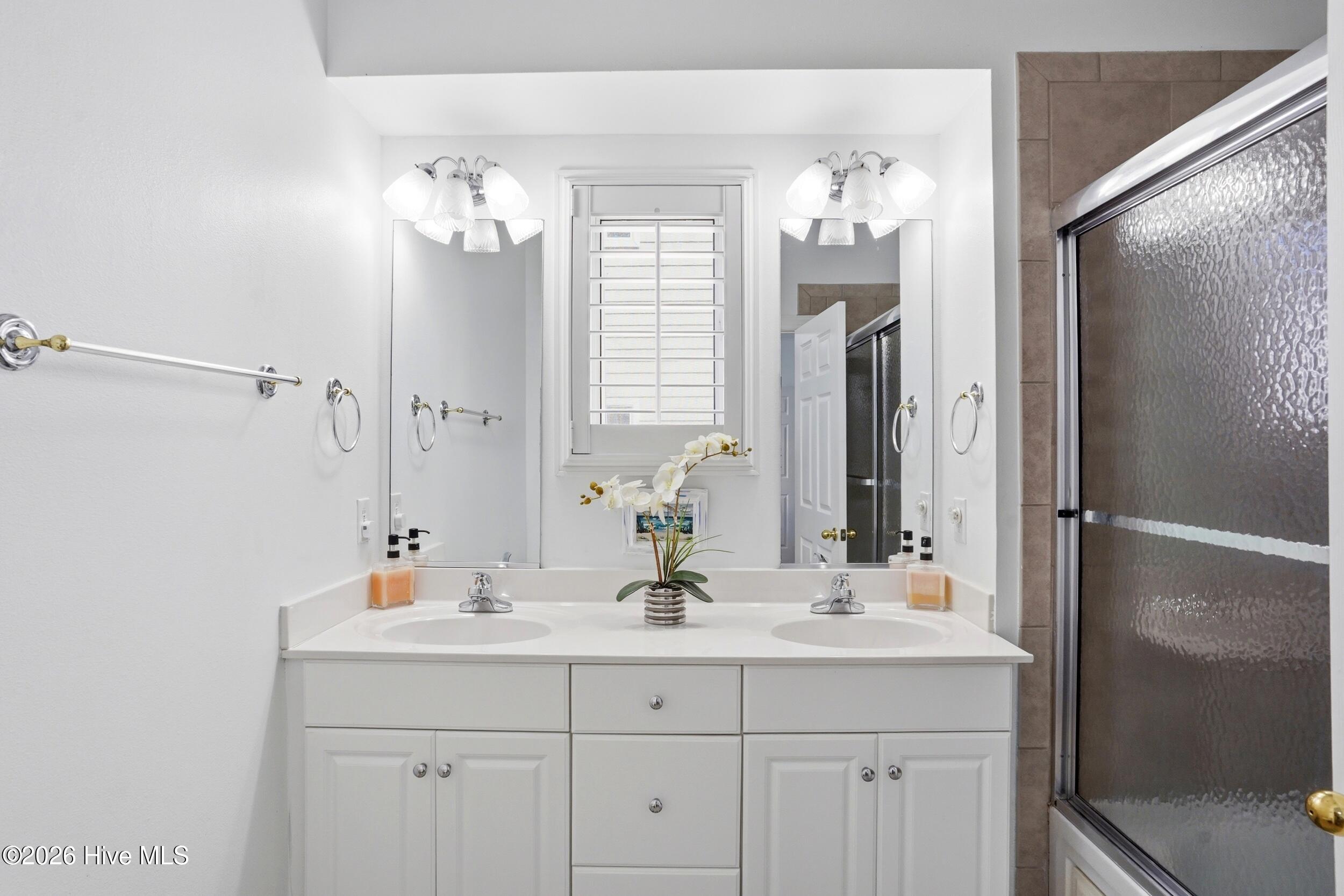 100567598 | Photo 18