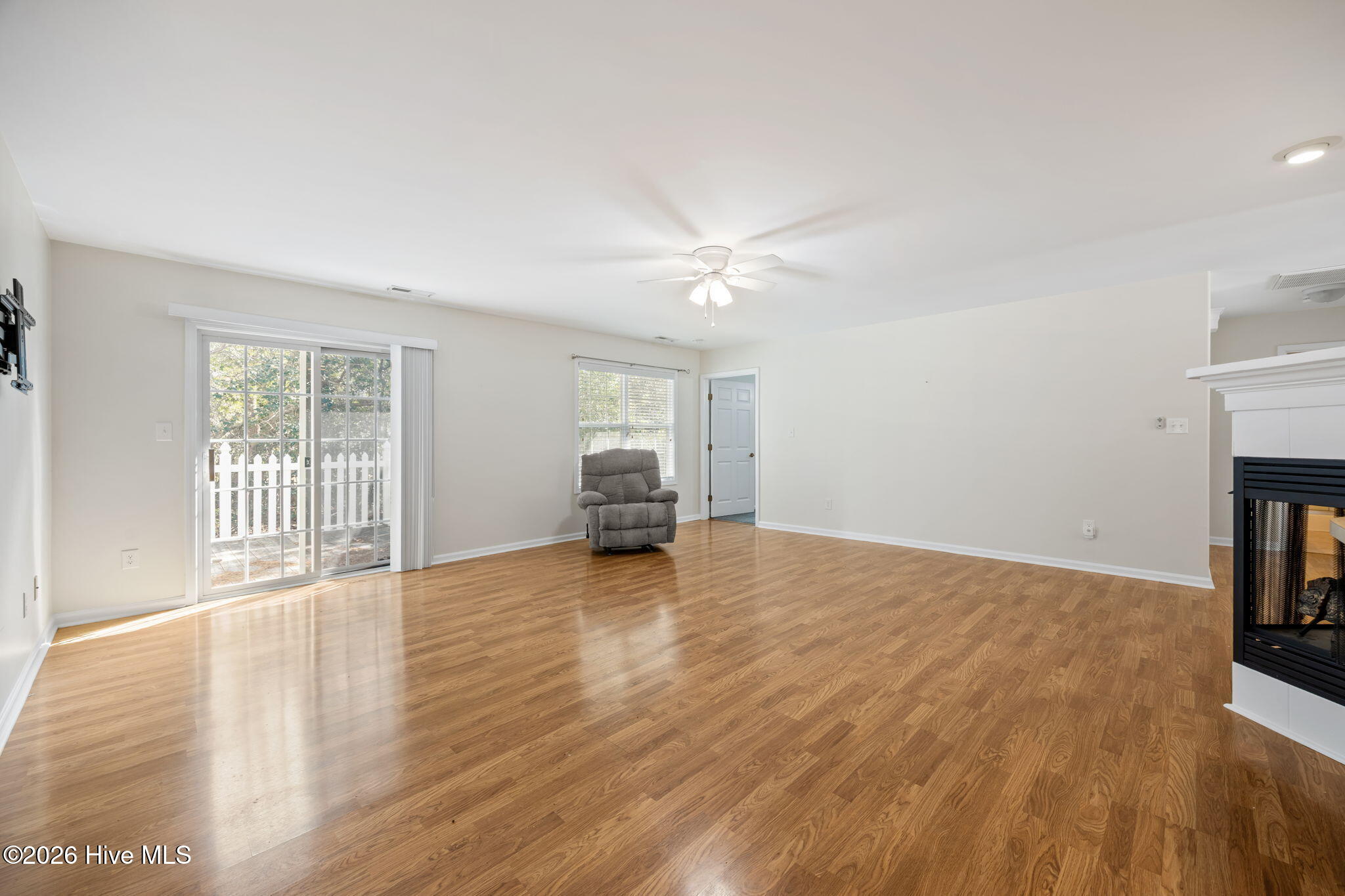 100560523 | Photo 14