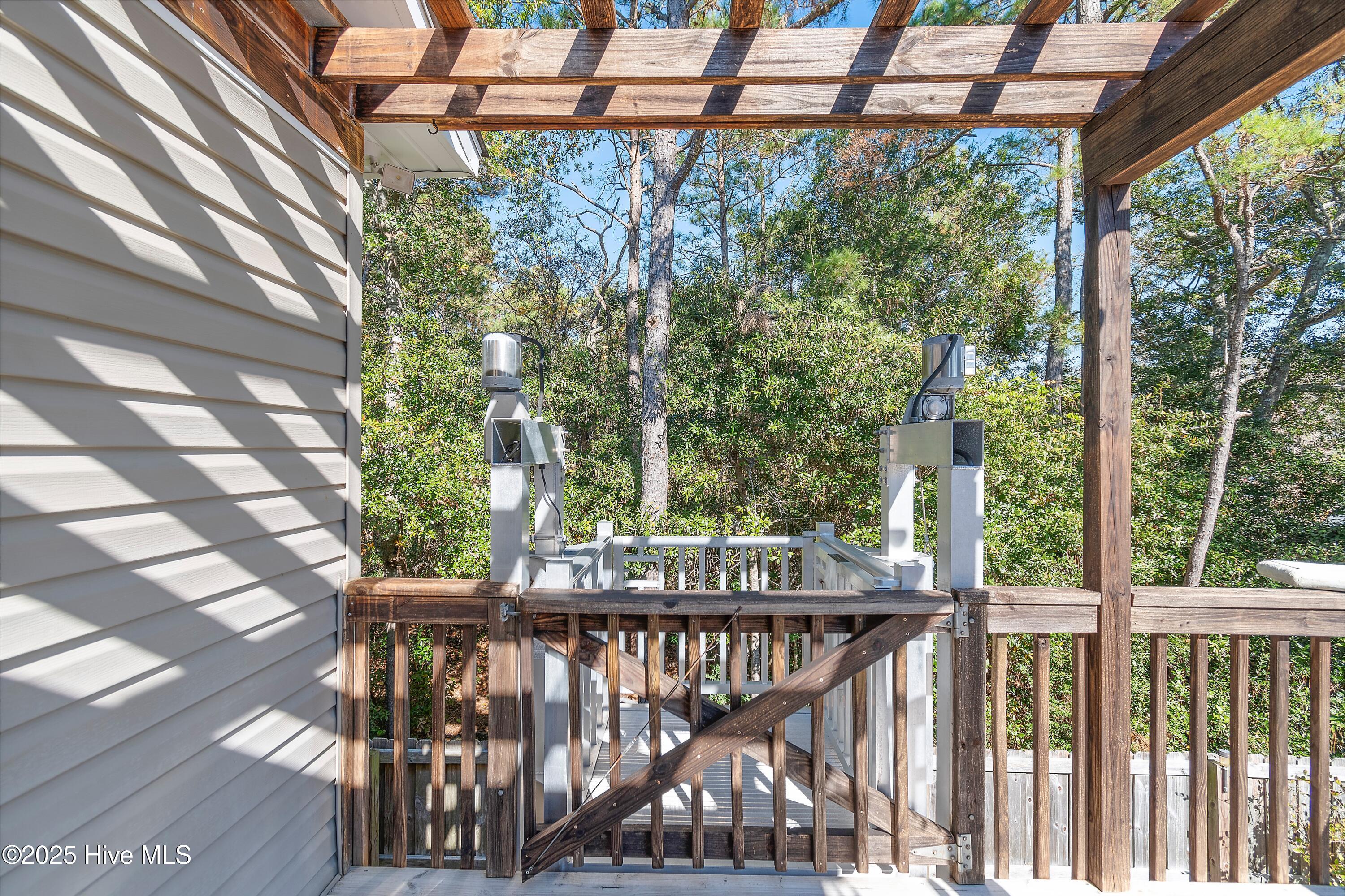 100542990 | Photo 52