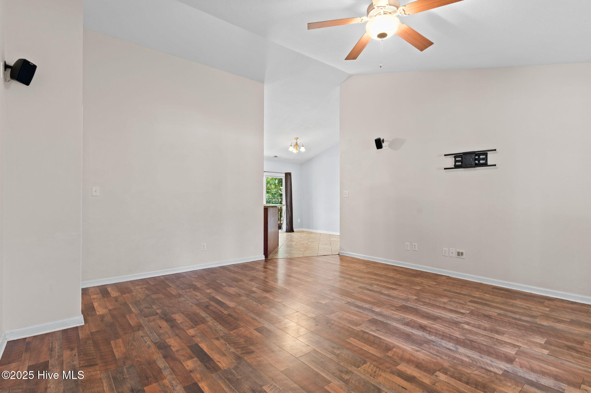 173 Live Oak Drive, Jacksonville, NC 28540 – photo 16: 19-web-or-mls-CAMMediaLLC.com (29 of 52)