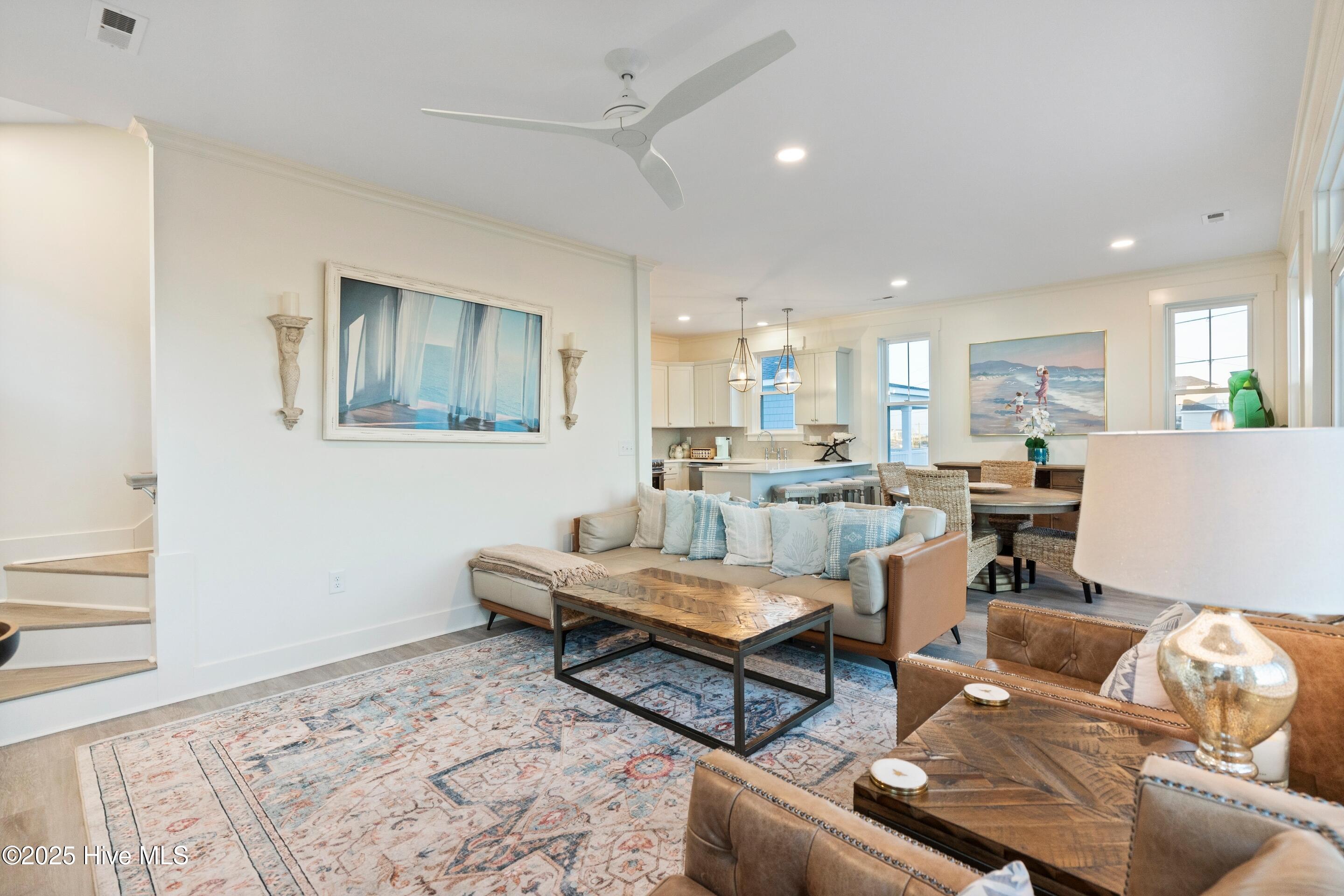 100540590 | Photo 33