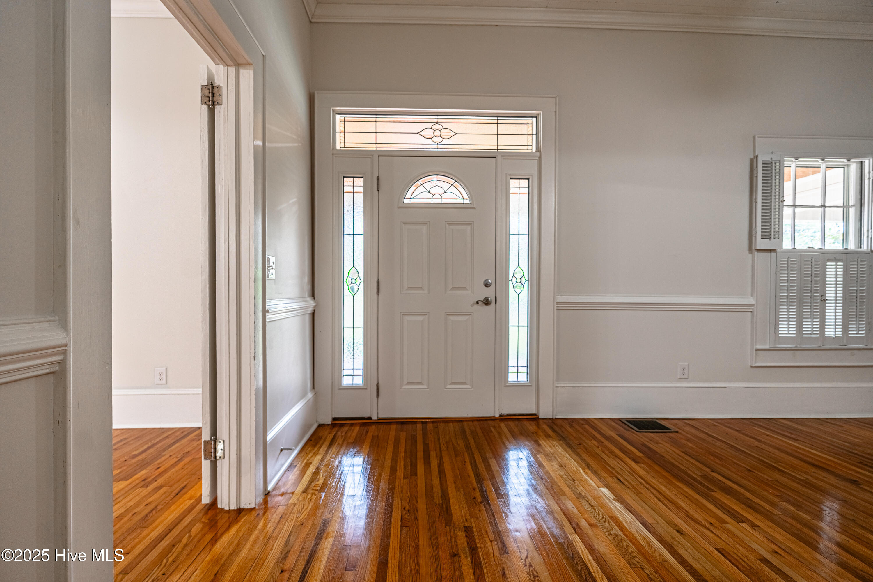 100543227 | Photo 19