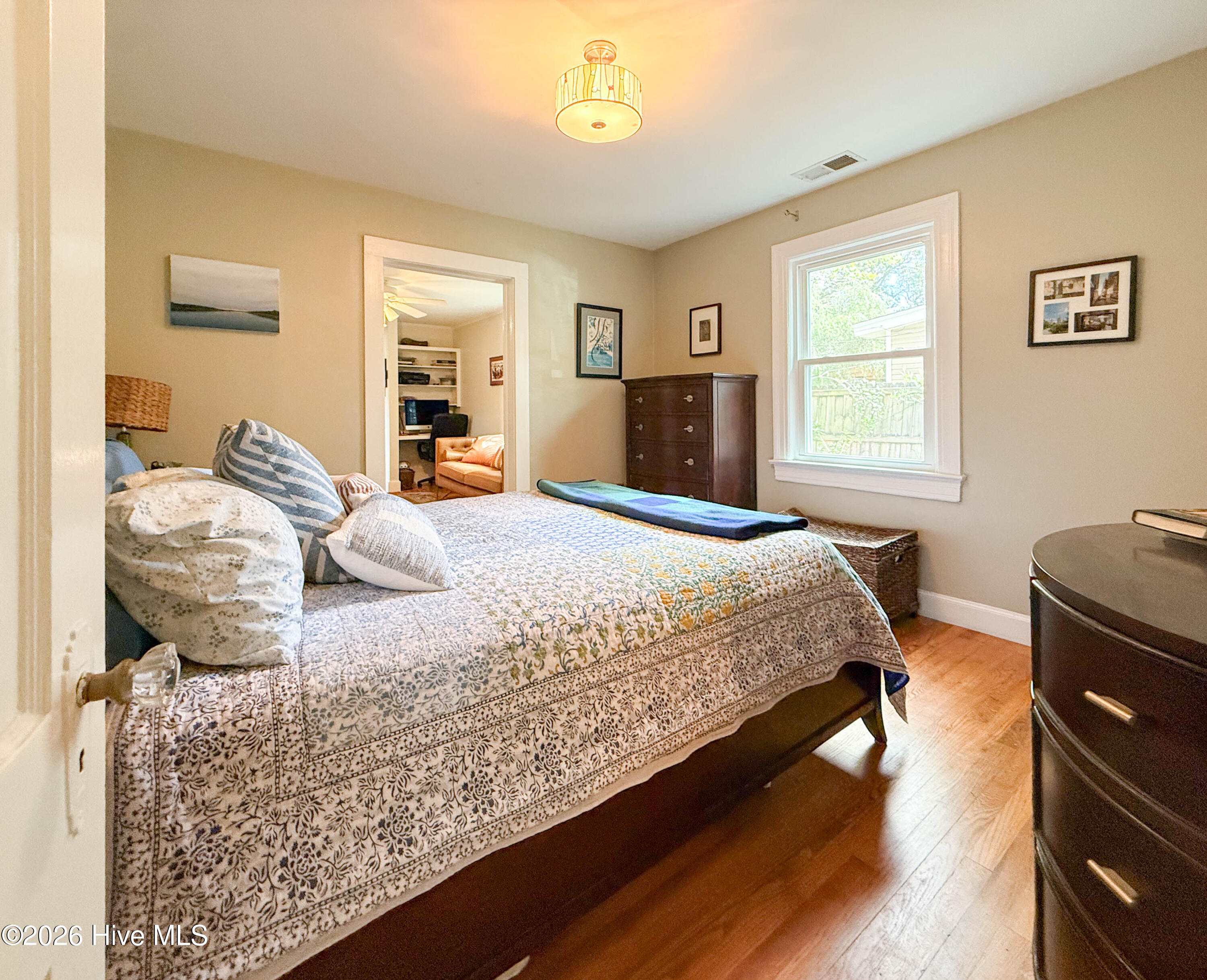 100560298 | Photo 32