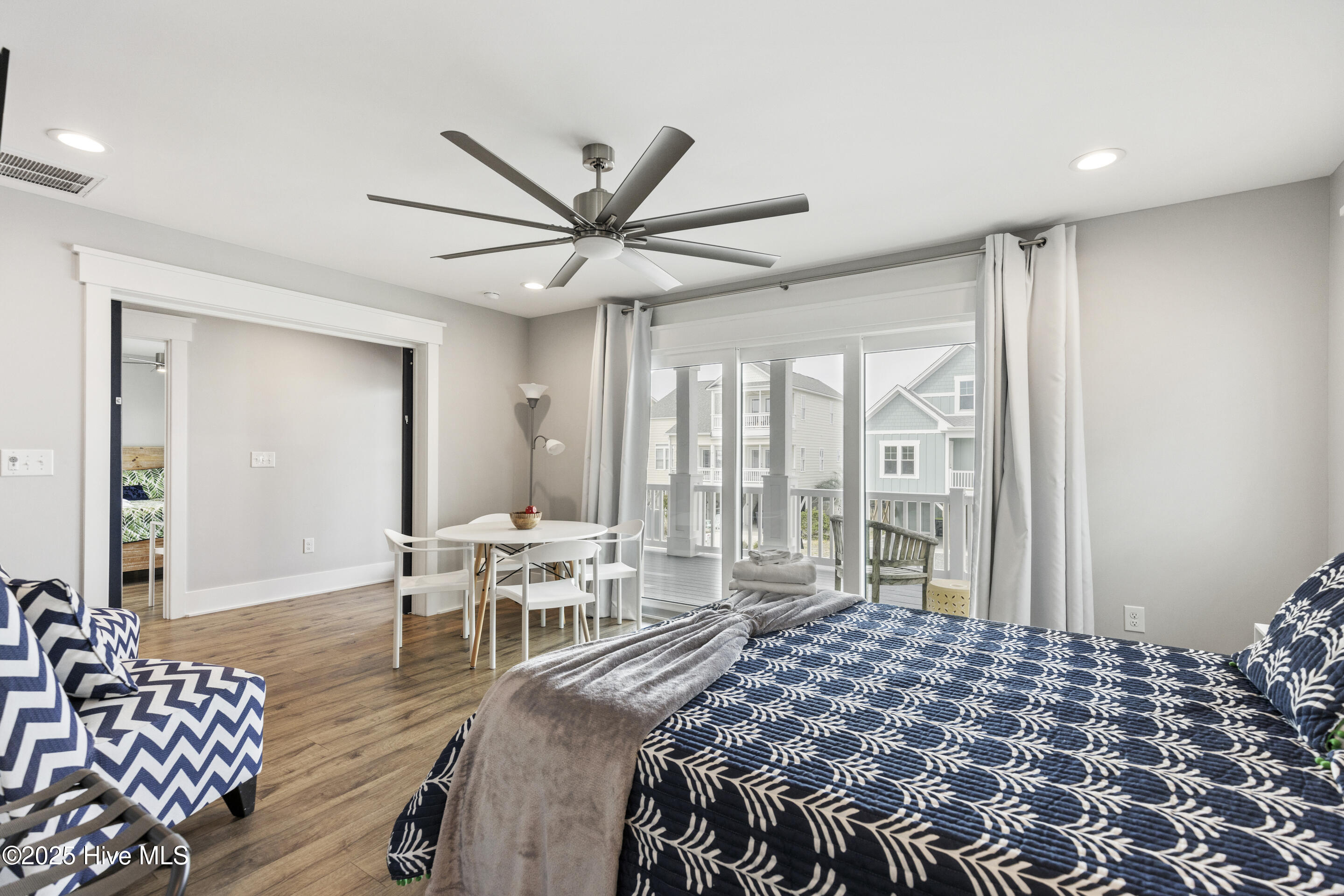 100504726 | Photo 37