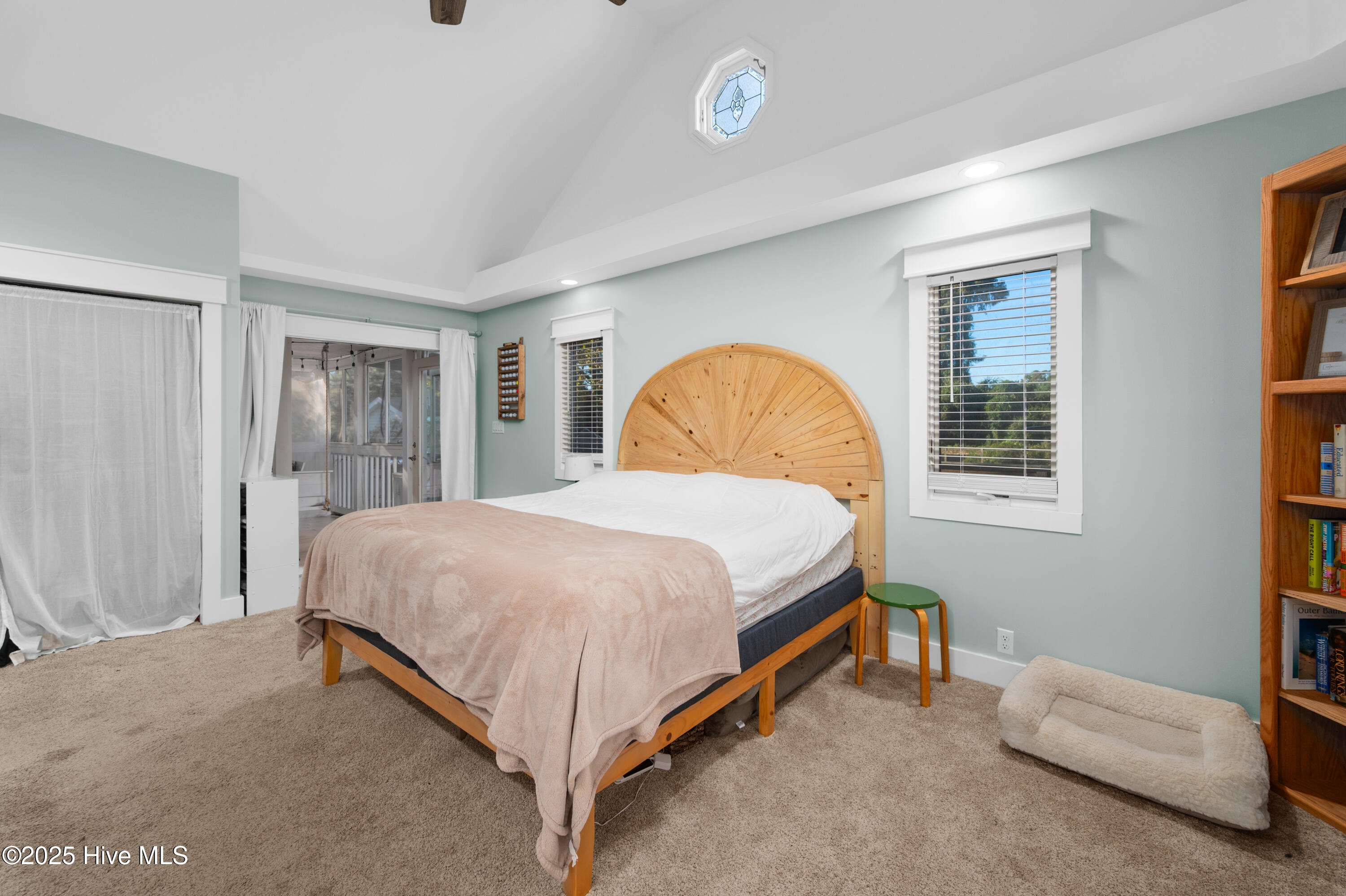 100542345 | Photo 19