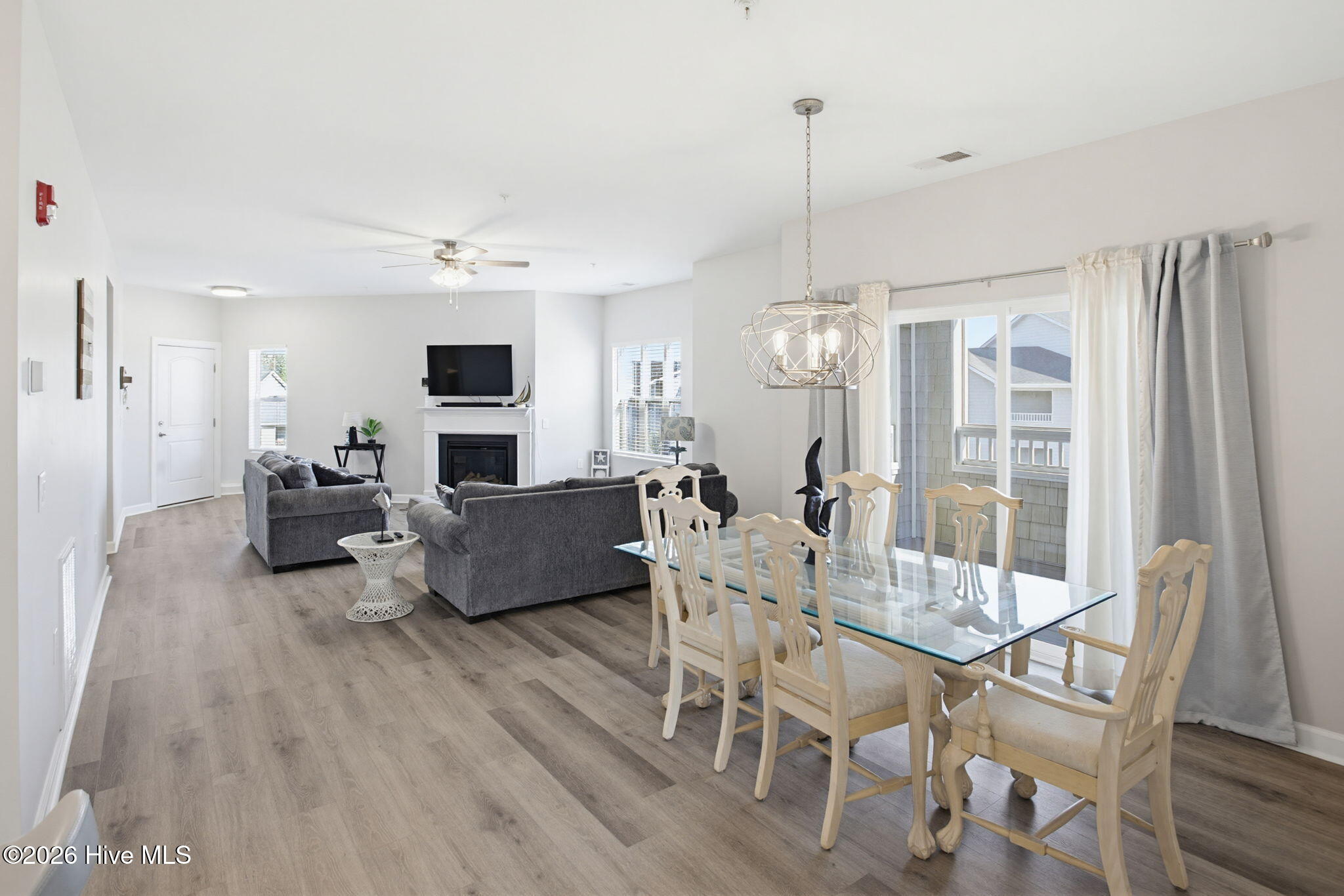 100570113 | Photo 10