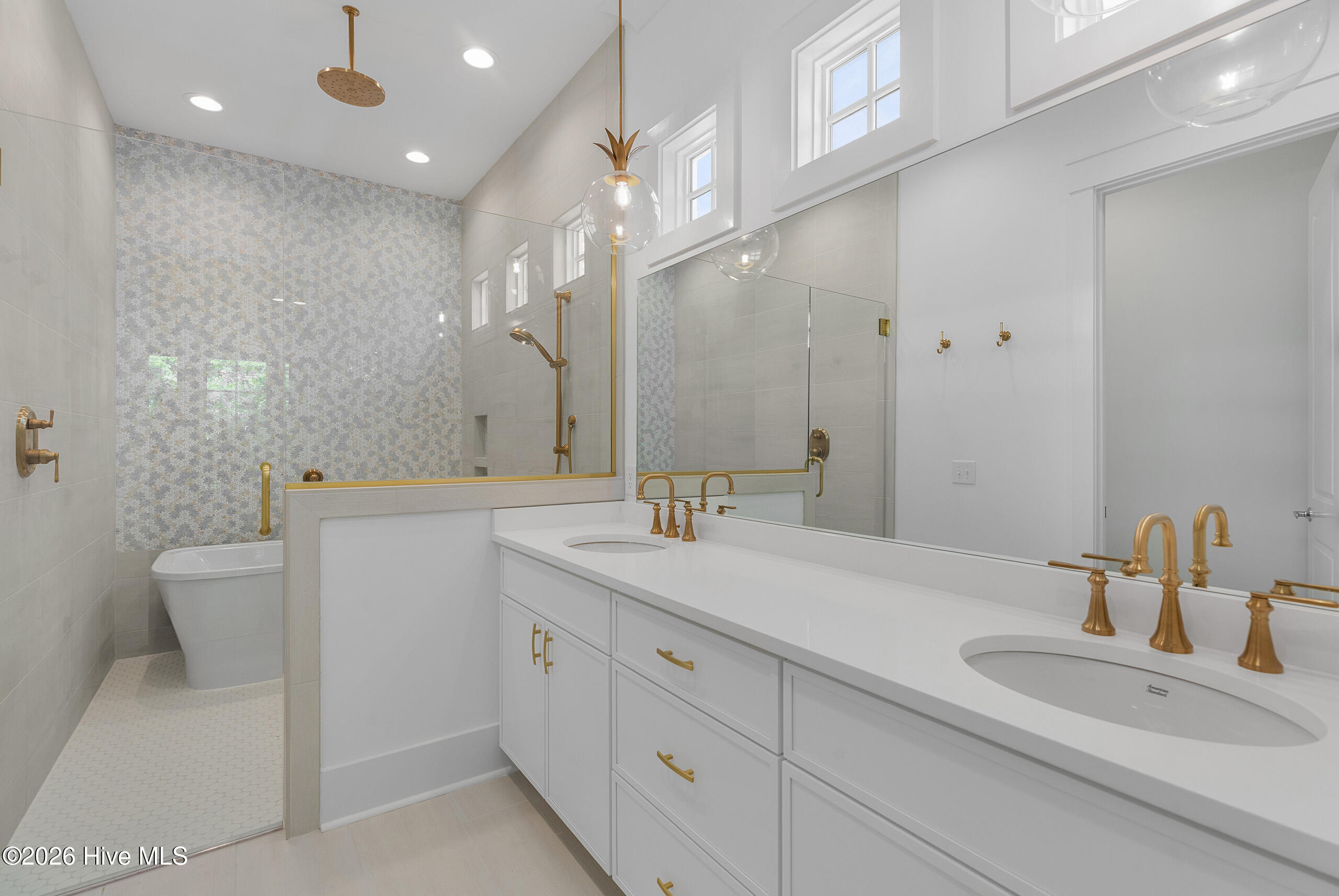 100519914 | Photo 44