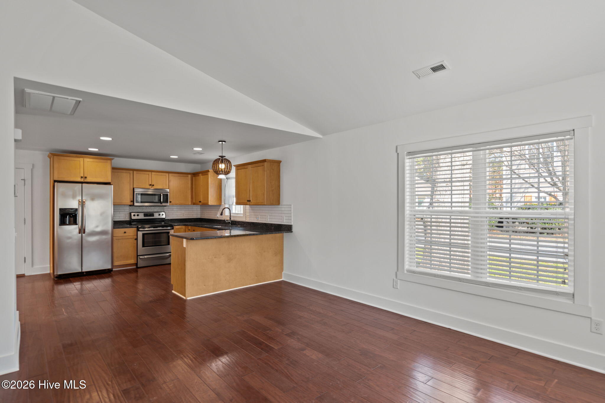 100559197 | Photo 49