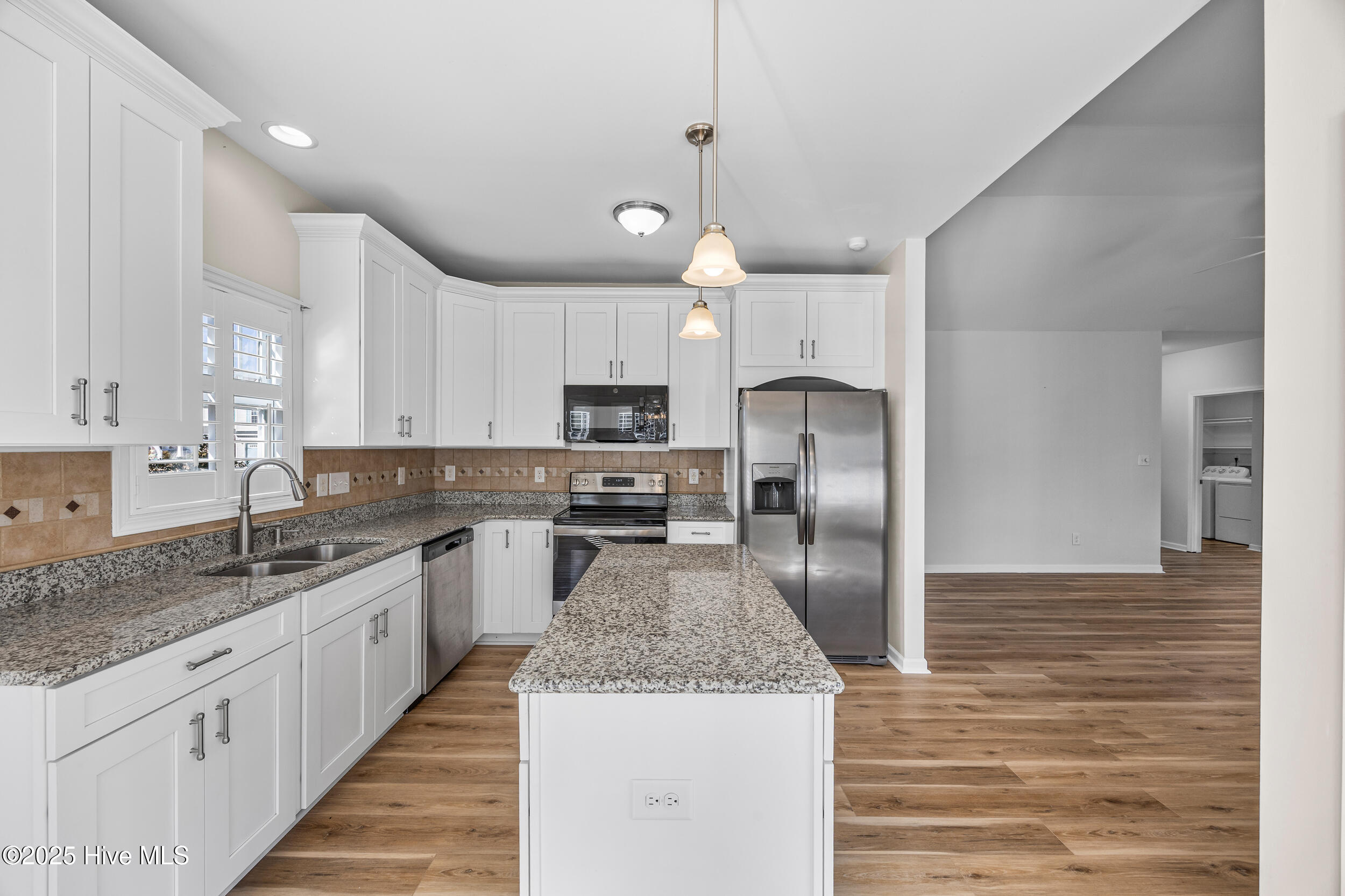 100546907 | Photo 14