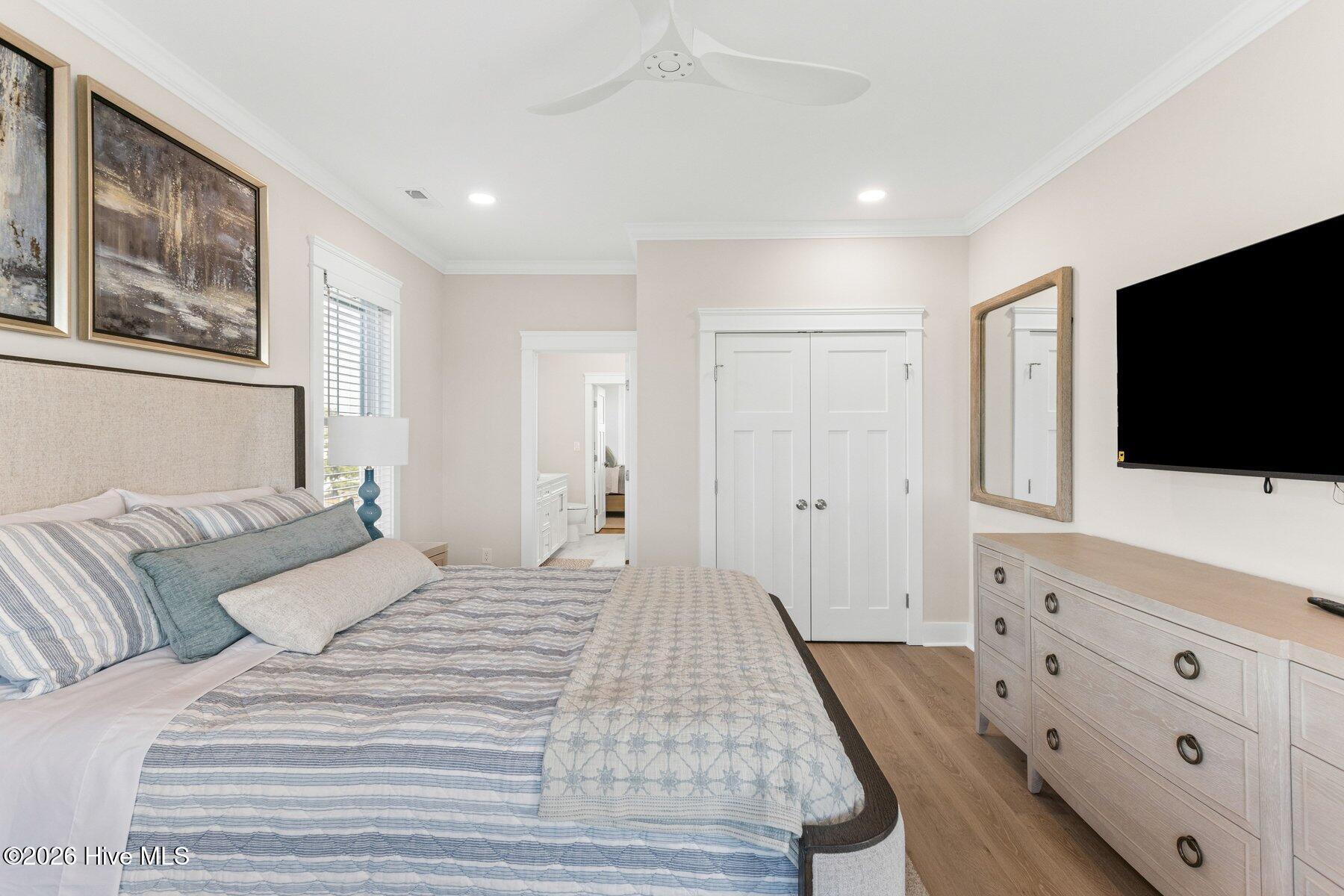 100561823 | Photo 28