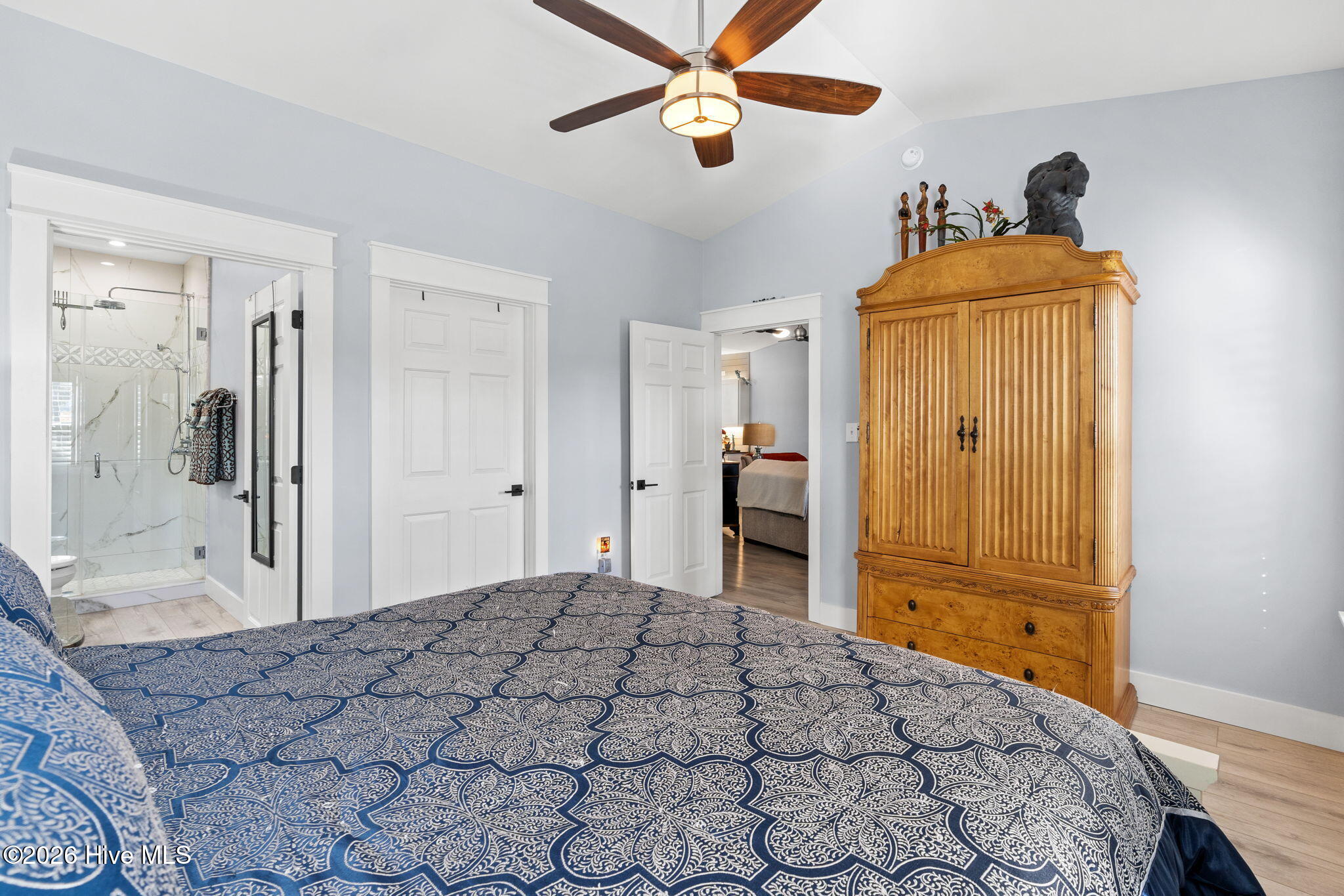 100550752 | Photo 11