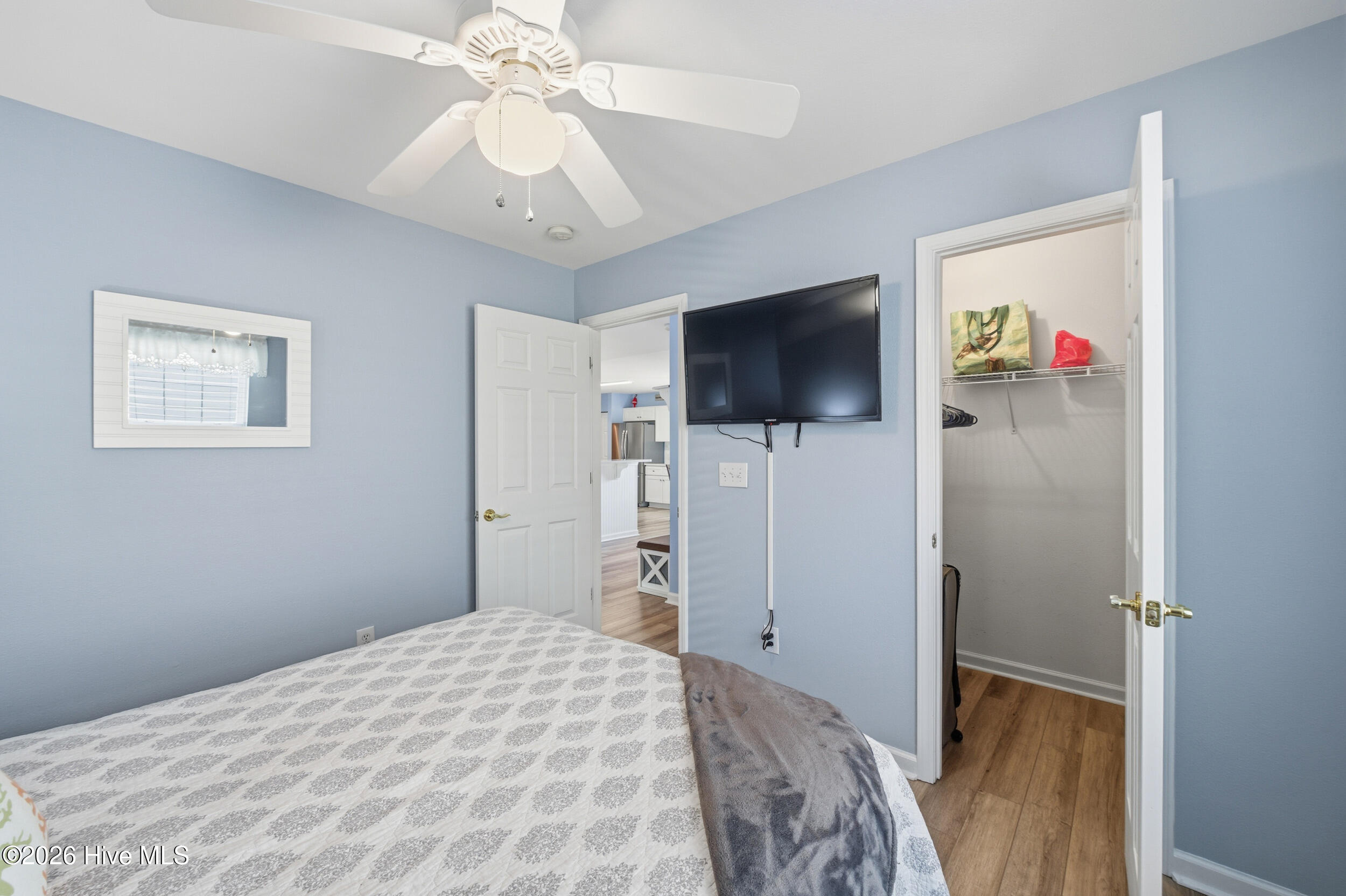 100548678 | Photo 22