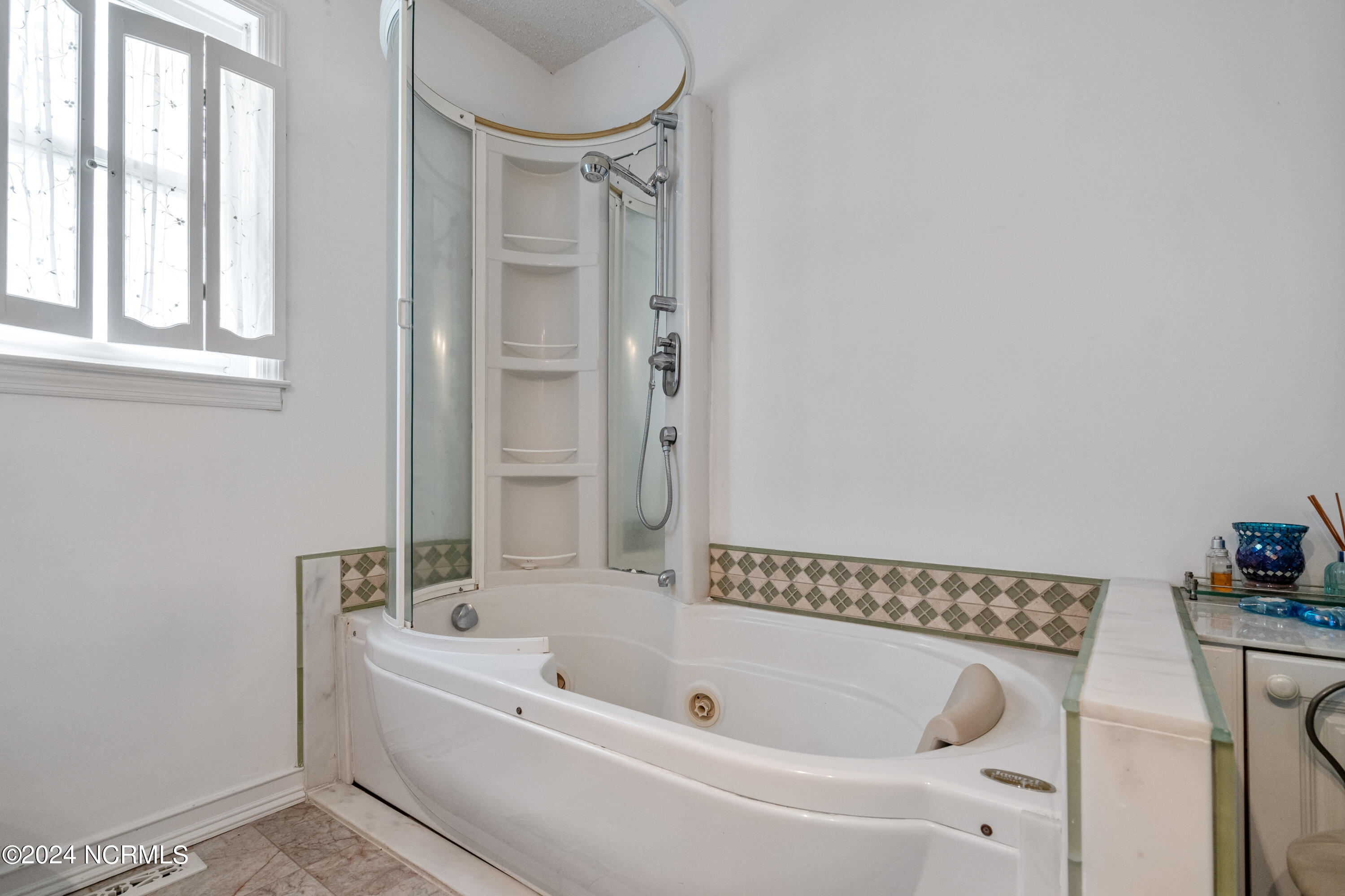 100560914 | Photo 42