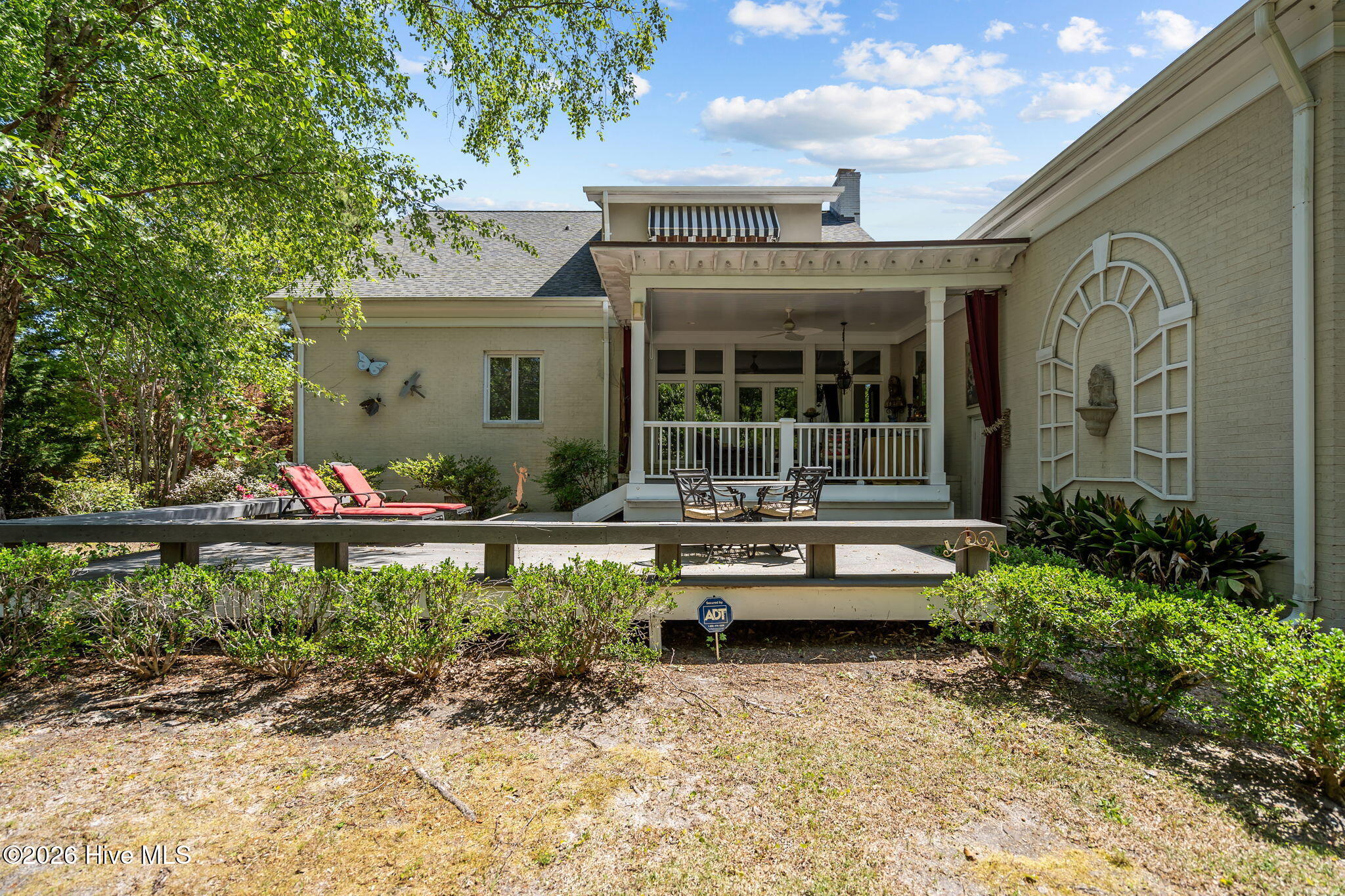 100570294 | Photo 51