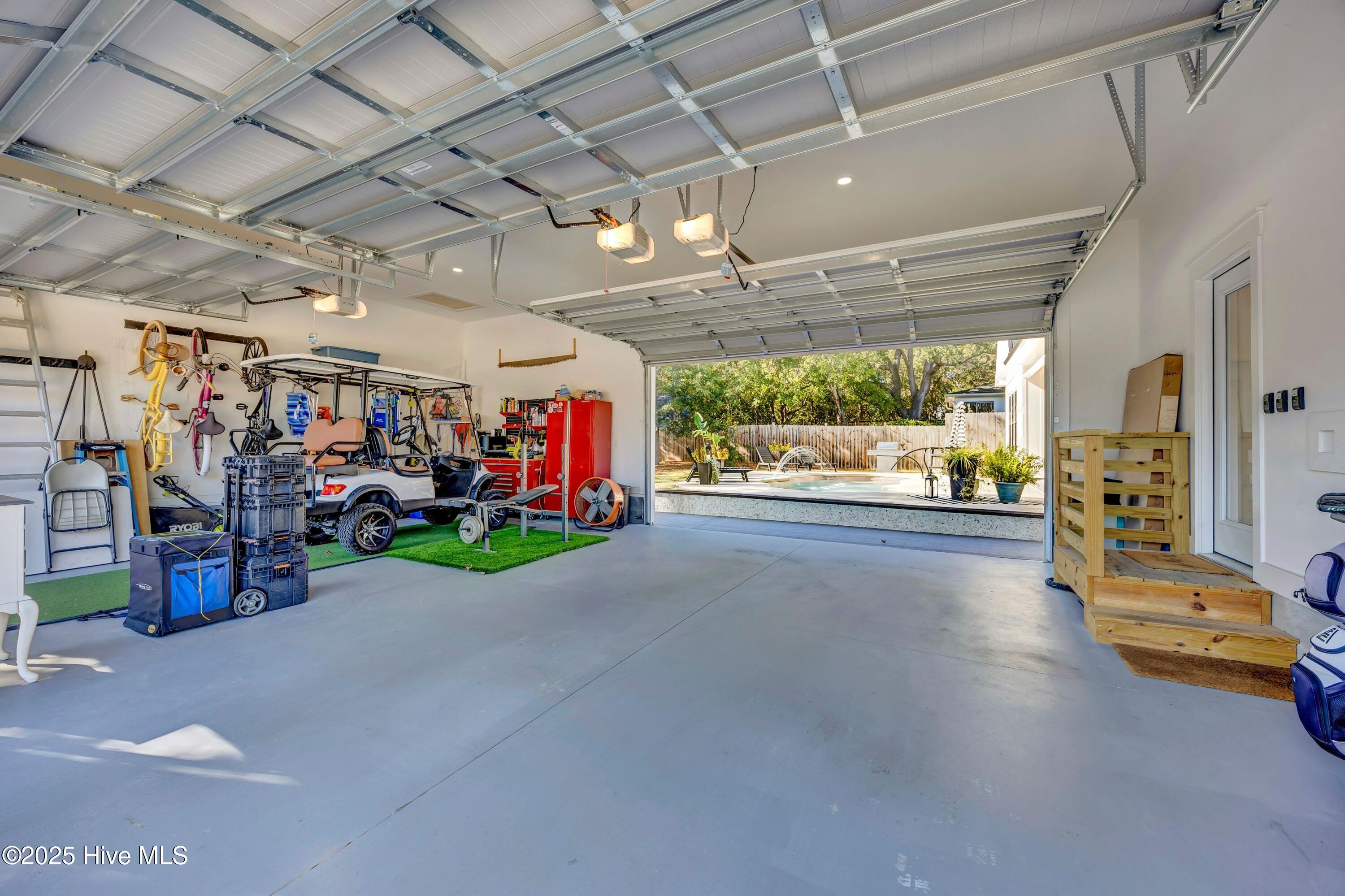 100543127 | Photo 47